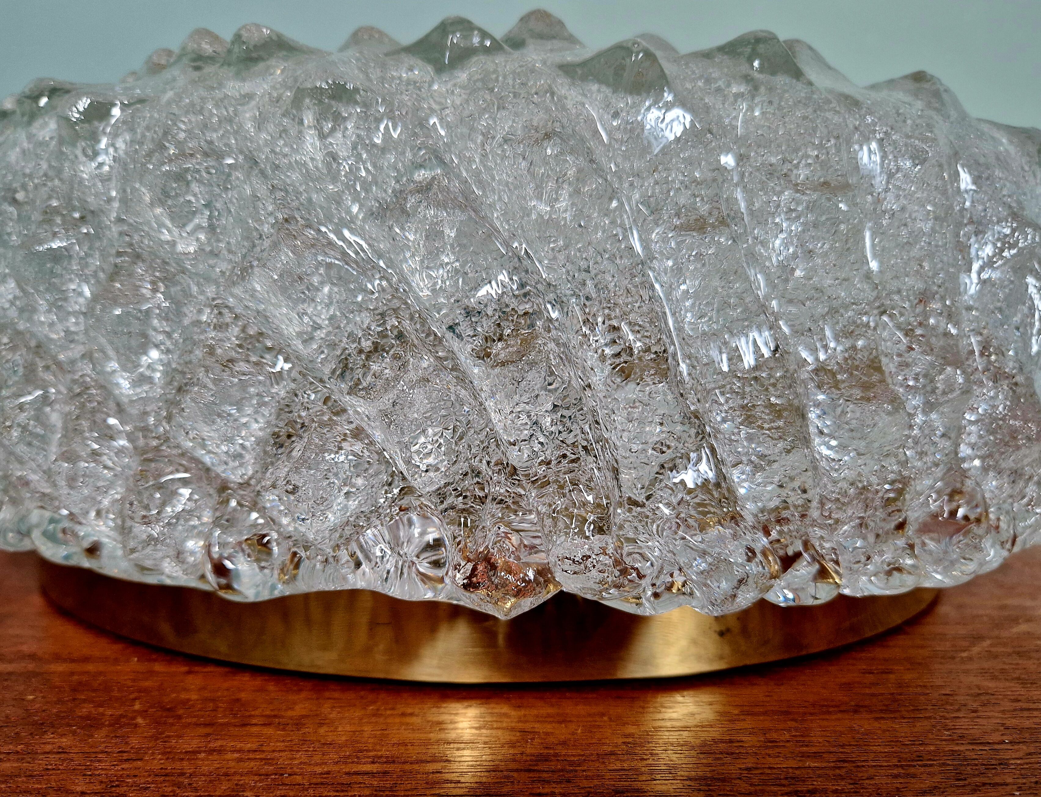 Grand plafonnier en laiton et verre givré, Hillebrand Lightning, 1970