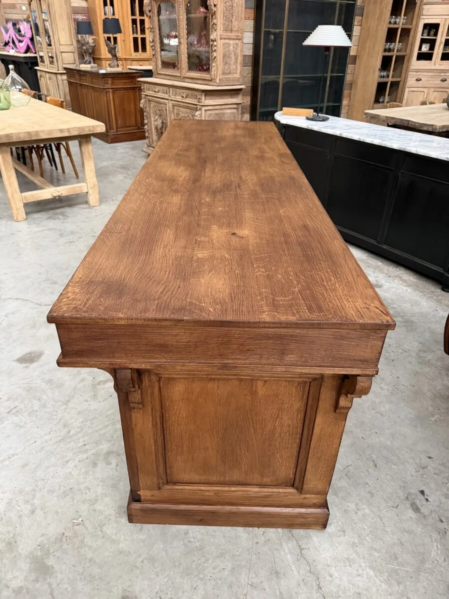 Oak counter from the early 20th century.