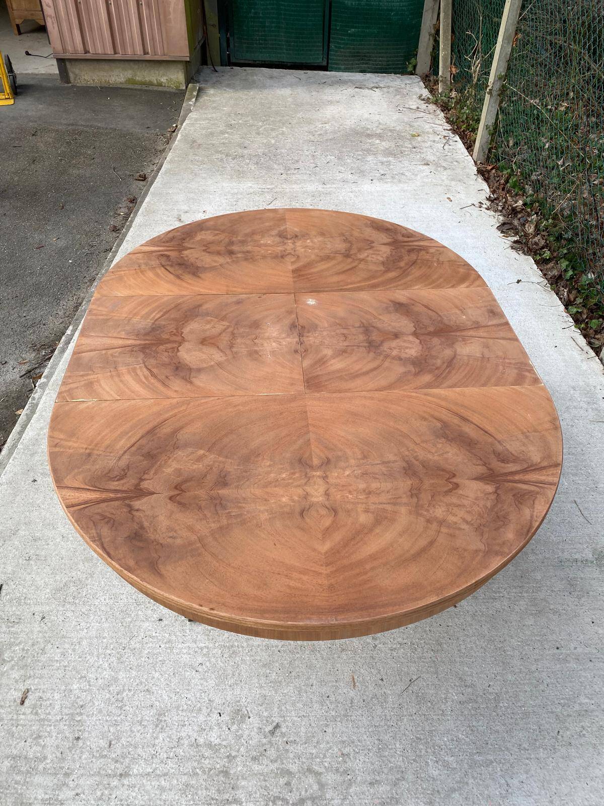 Extendable round dining table with central leg renovated in raw wood 205cm