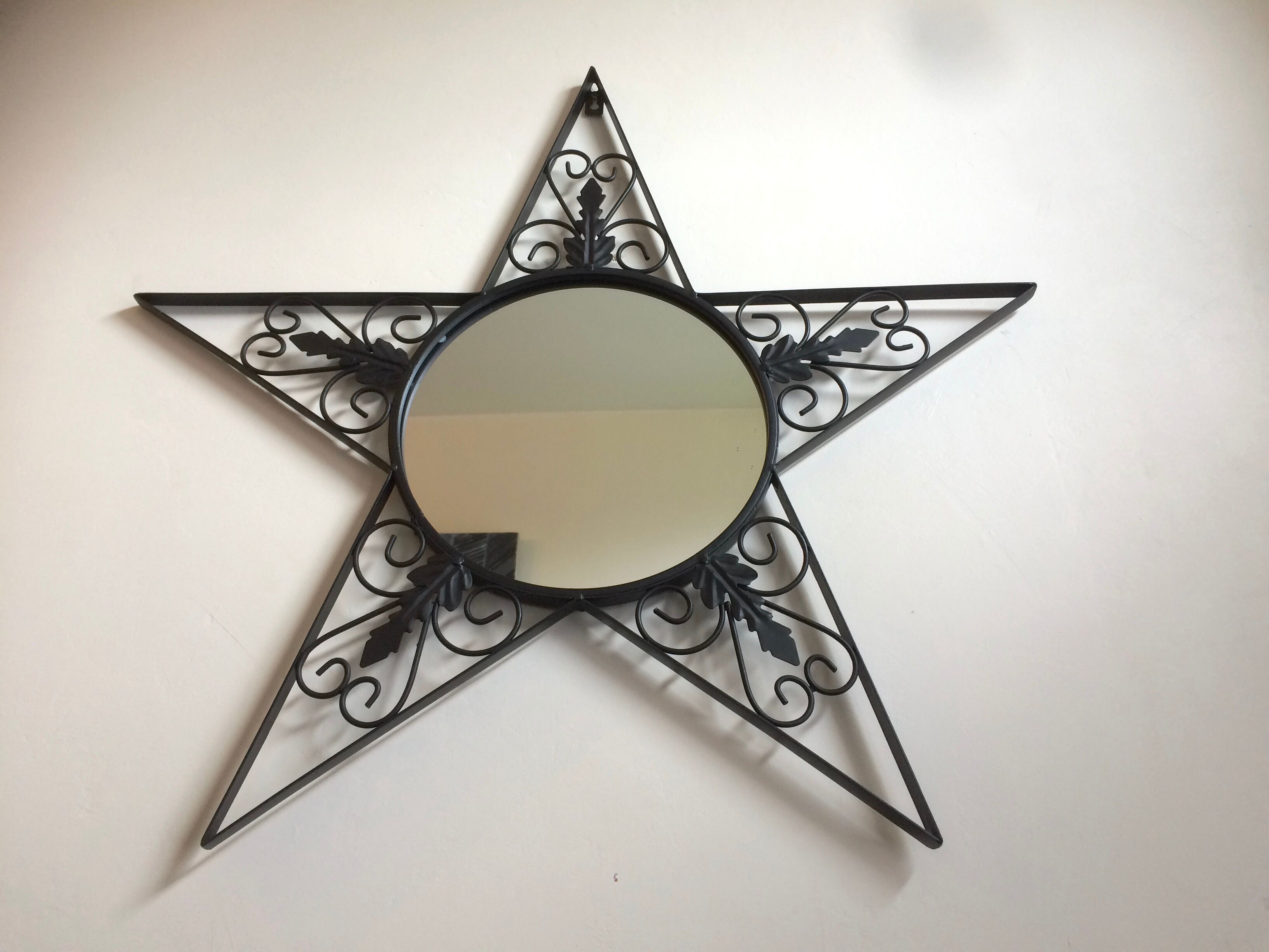 Star-shaped wrought iron round mirror