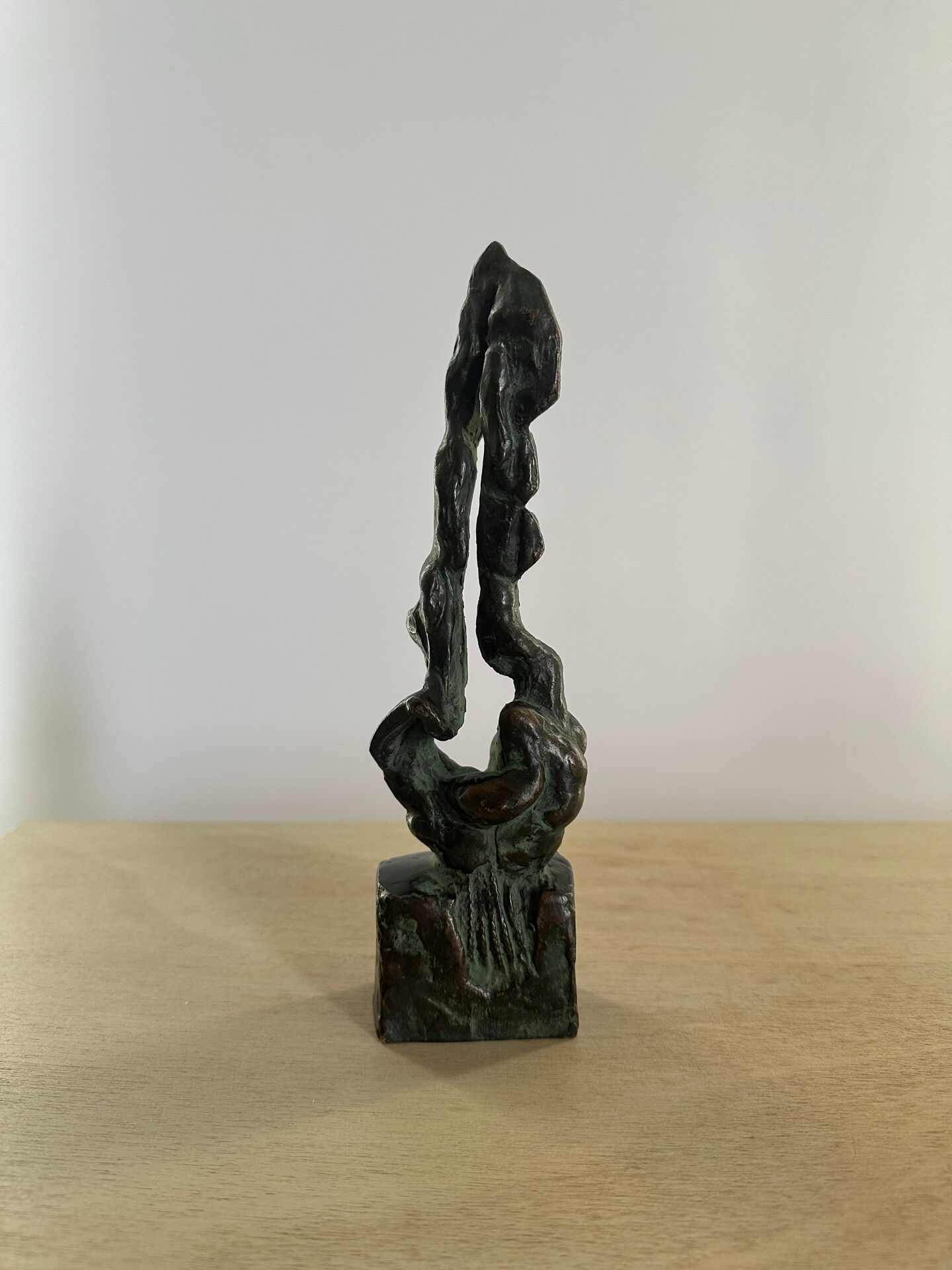 Sculpture abstraite en bronze du milieu du siècle
