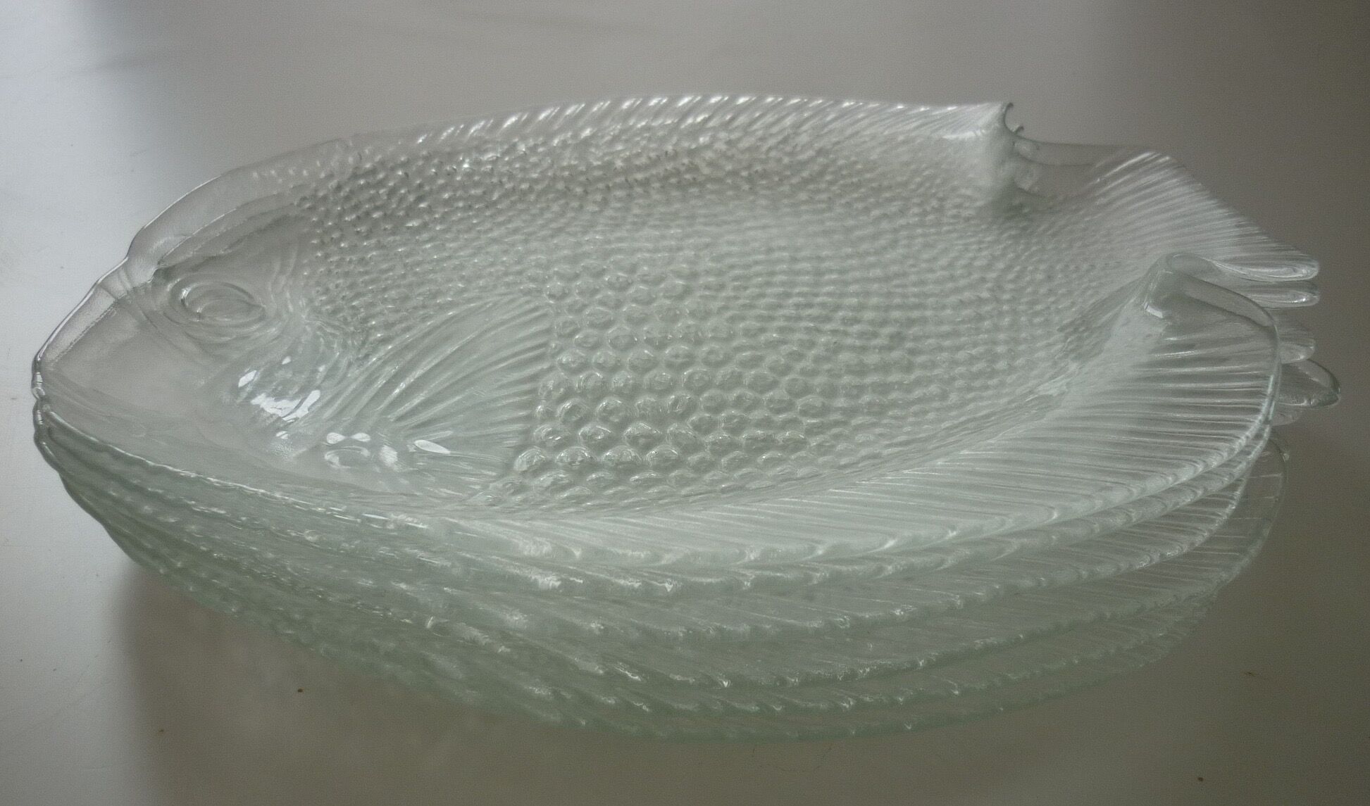 Paire d’assiettes plates forme poisson en verre