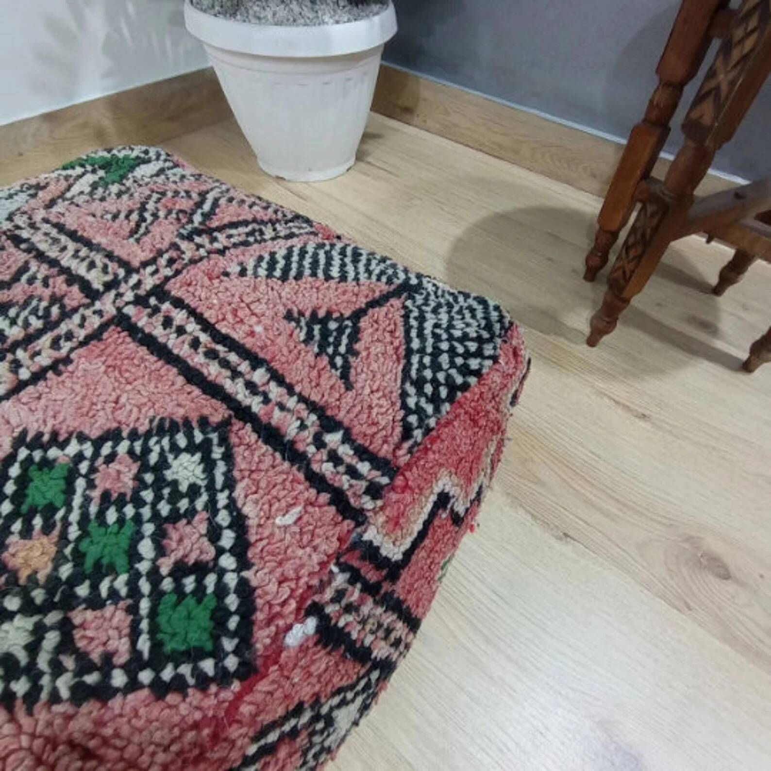 Handmade Berber pouf in wool 60 X 60 X 20 CM
