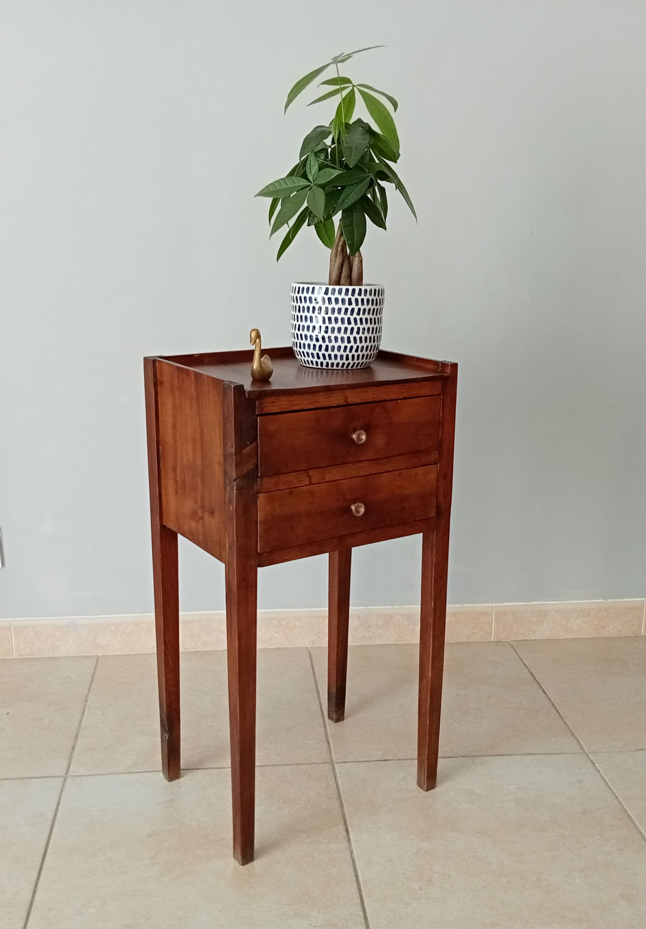 Walnut side table 20s/30s