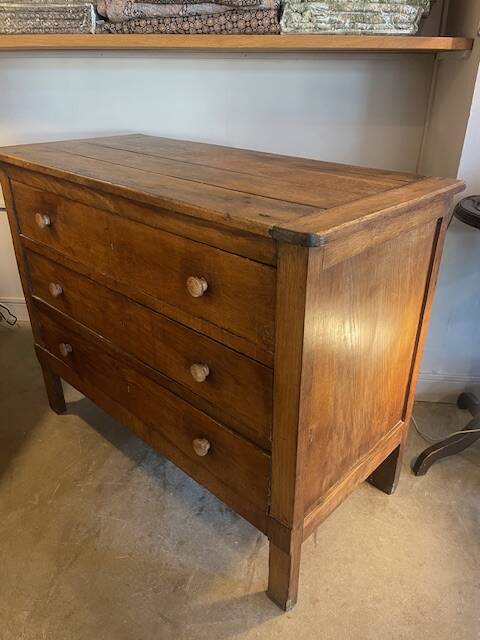 Oak chest of drawers