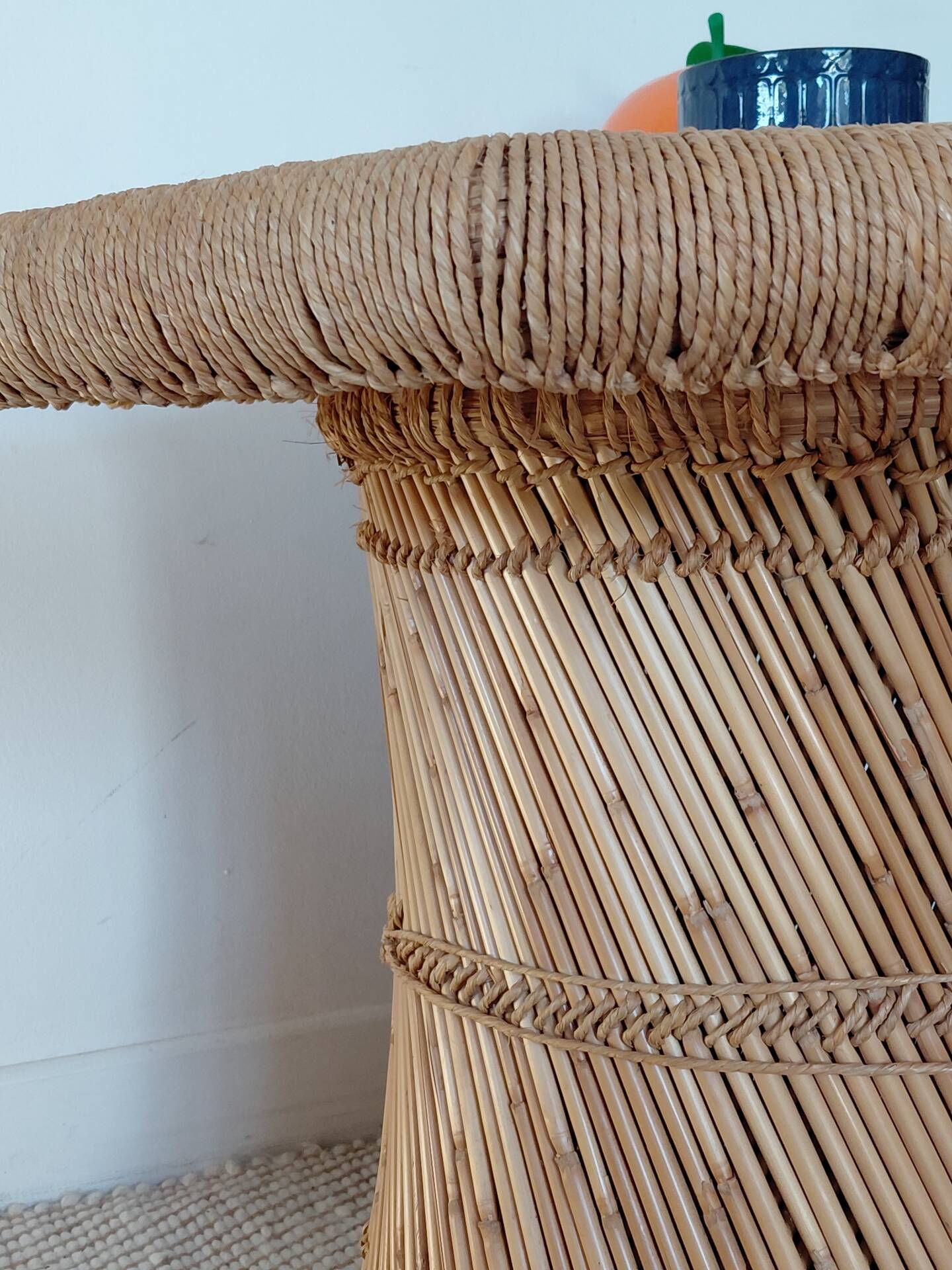 Table basse sculpturale en rotin tressé-vintage années 60/70