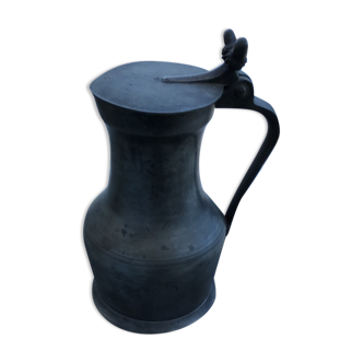 Carafe en étain