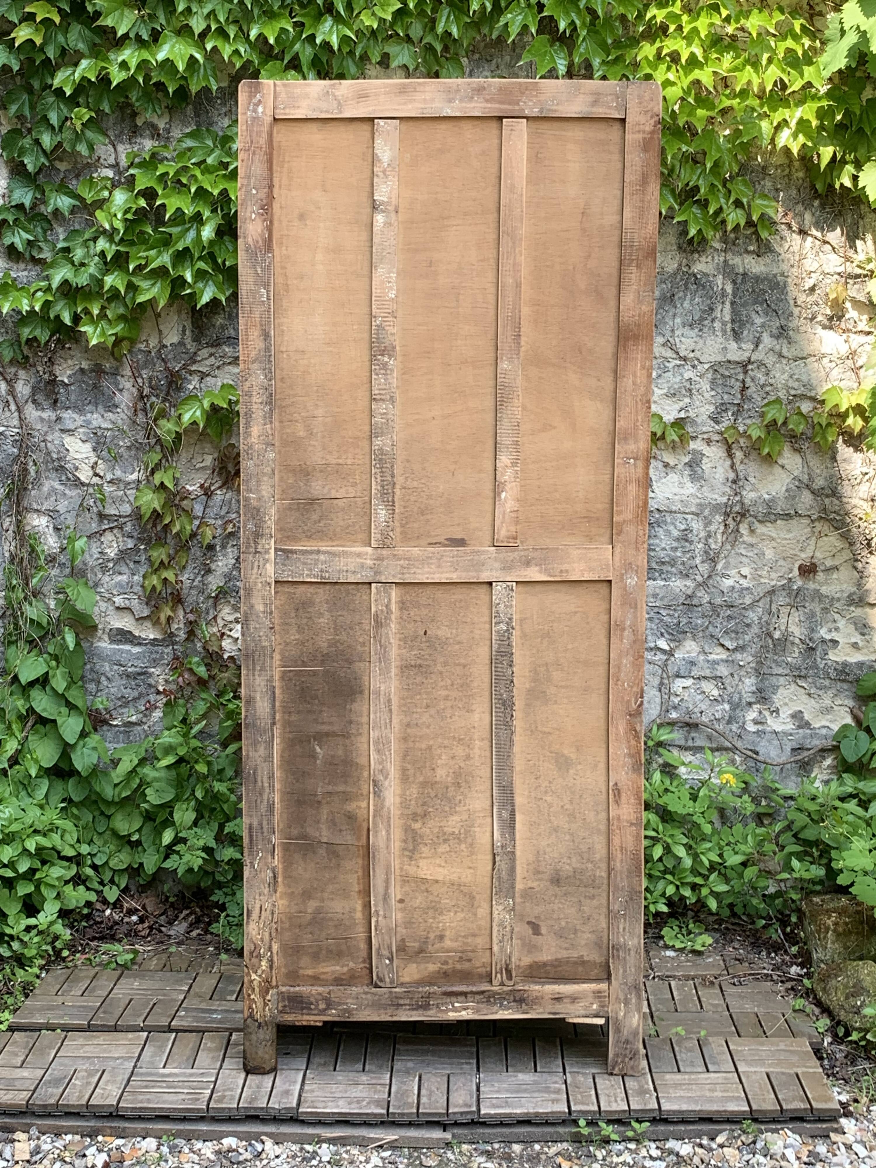 Armoire parisienne vitrée en bois brut, 1940