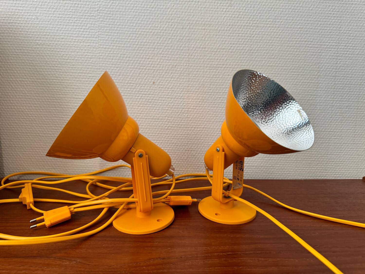 2 appliques murales vintage en métal jaune Ikea