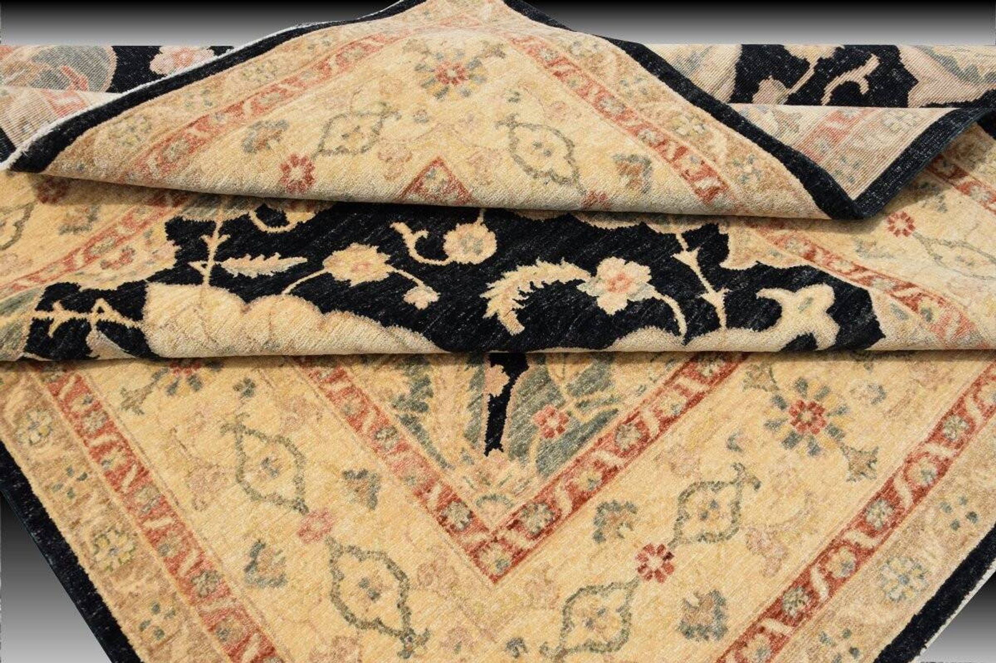Oriental Ziegler rug: 1.96 x 2.10 Metres - Handmade Wool "Galerie Sardje"