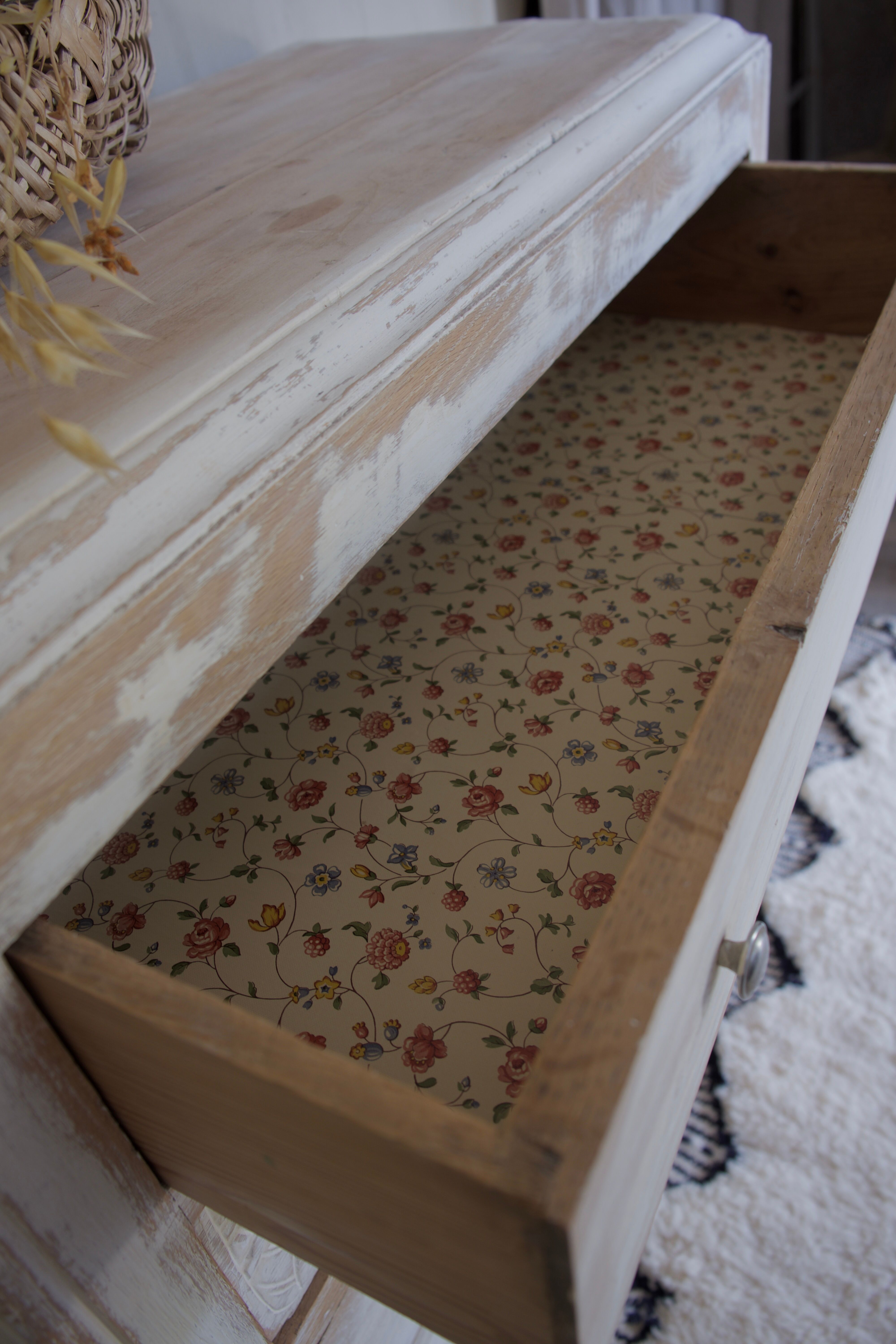 Chest of drawers white patina