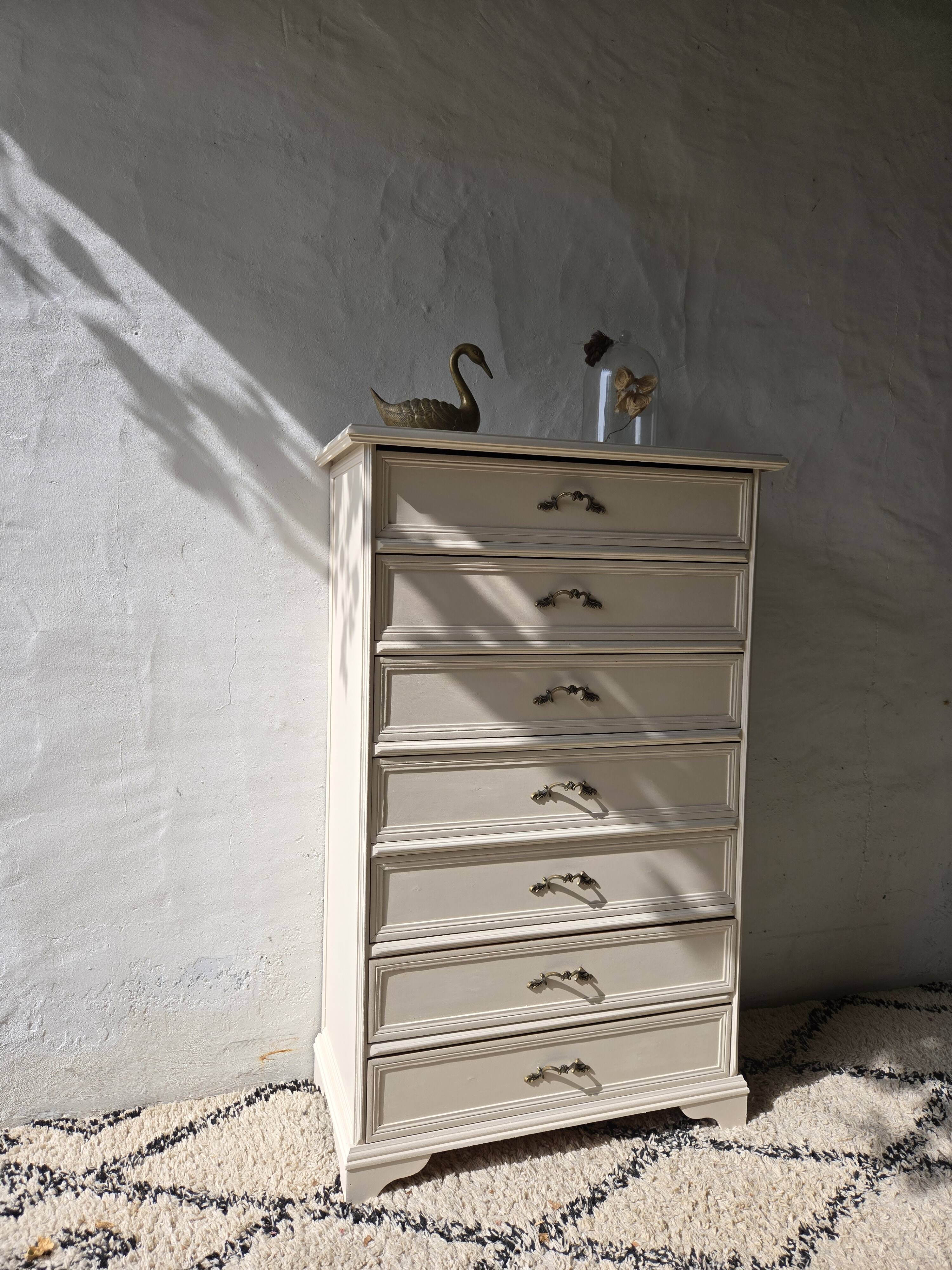 chest of drawers
