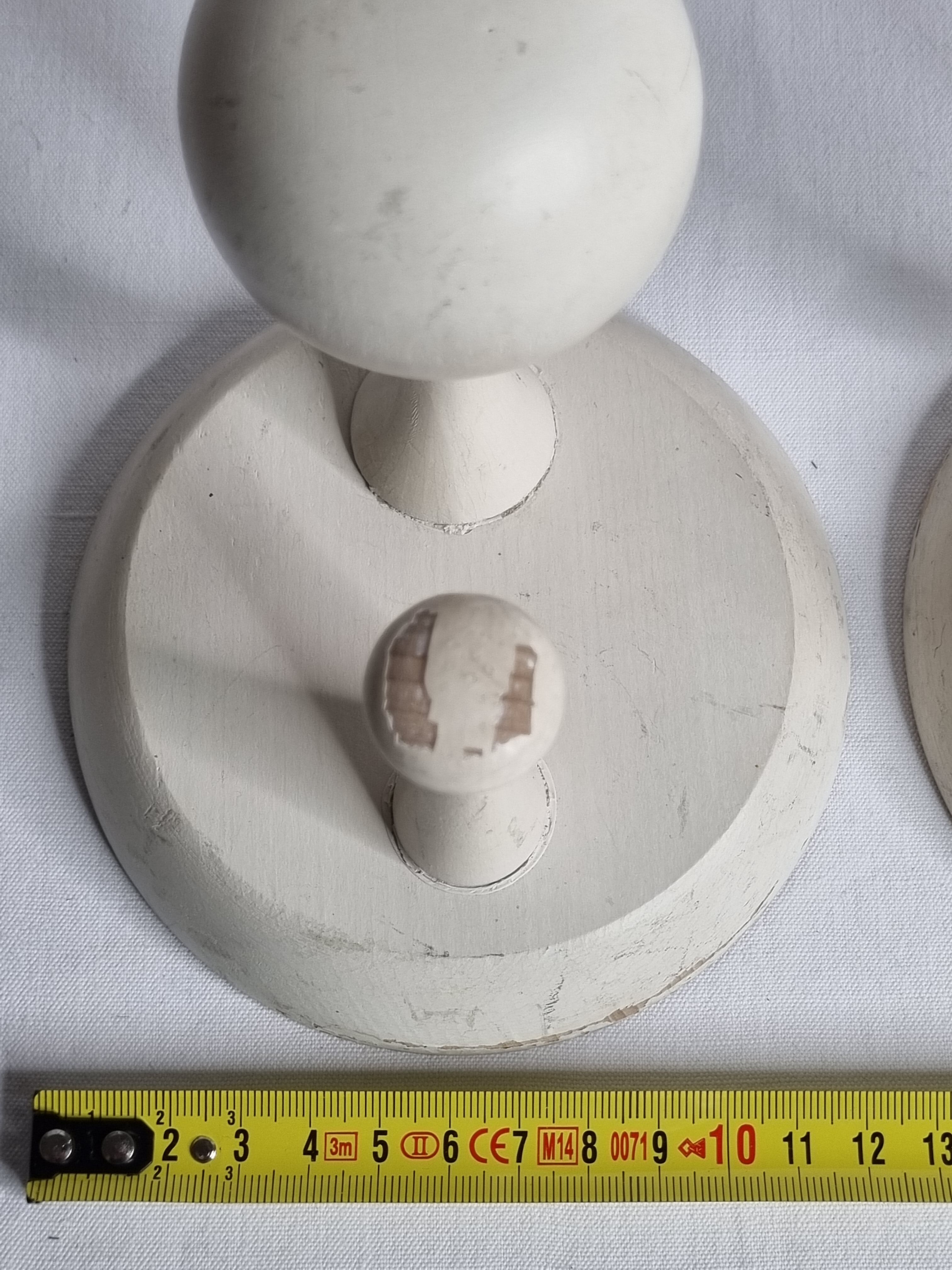 Paire de patères en bois laqué blanc