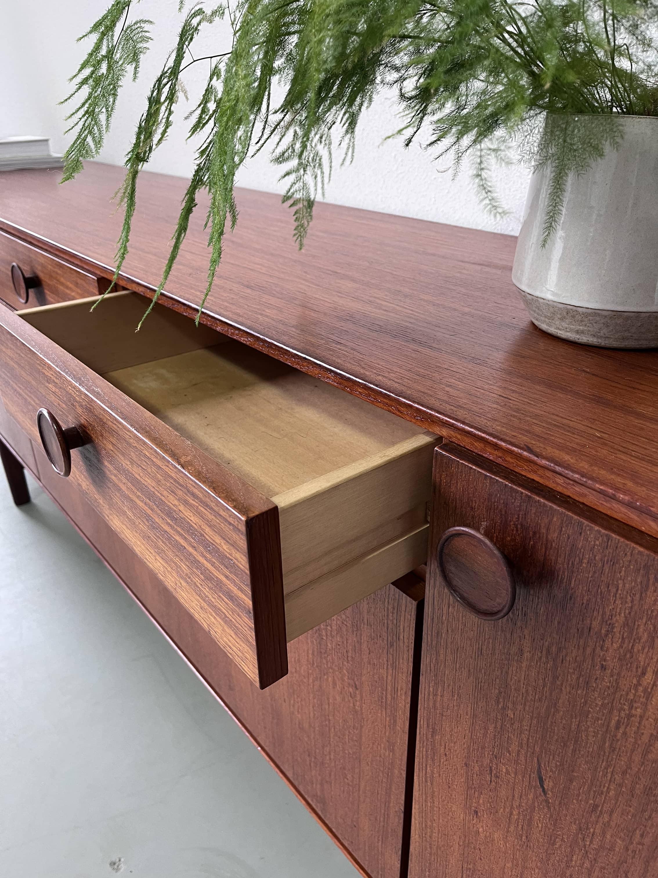 Vintage lowboard teak