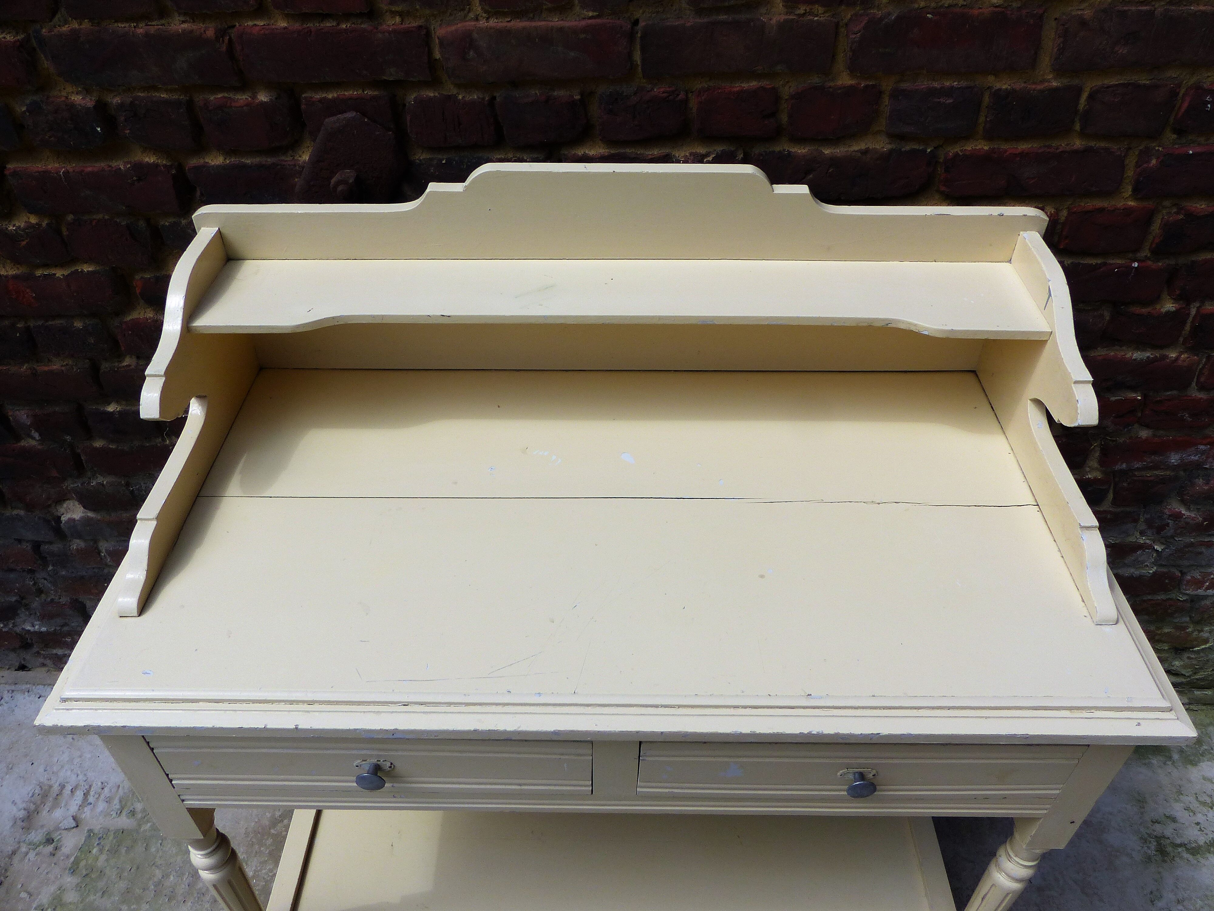 Dressing table toilet