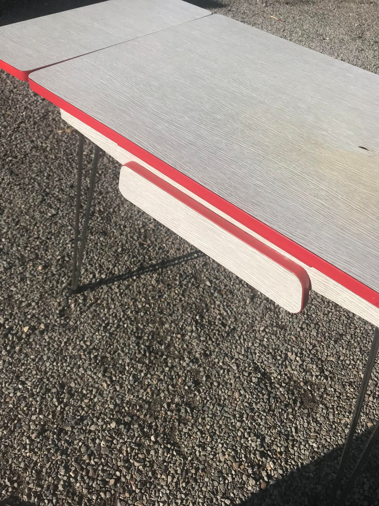 Table in formica