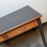 Desk / table
