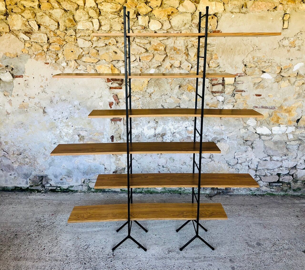 Wall system has 6 Scandinavian modular shelves