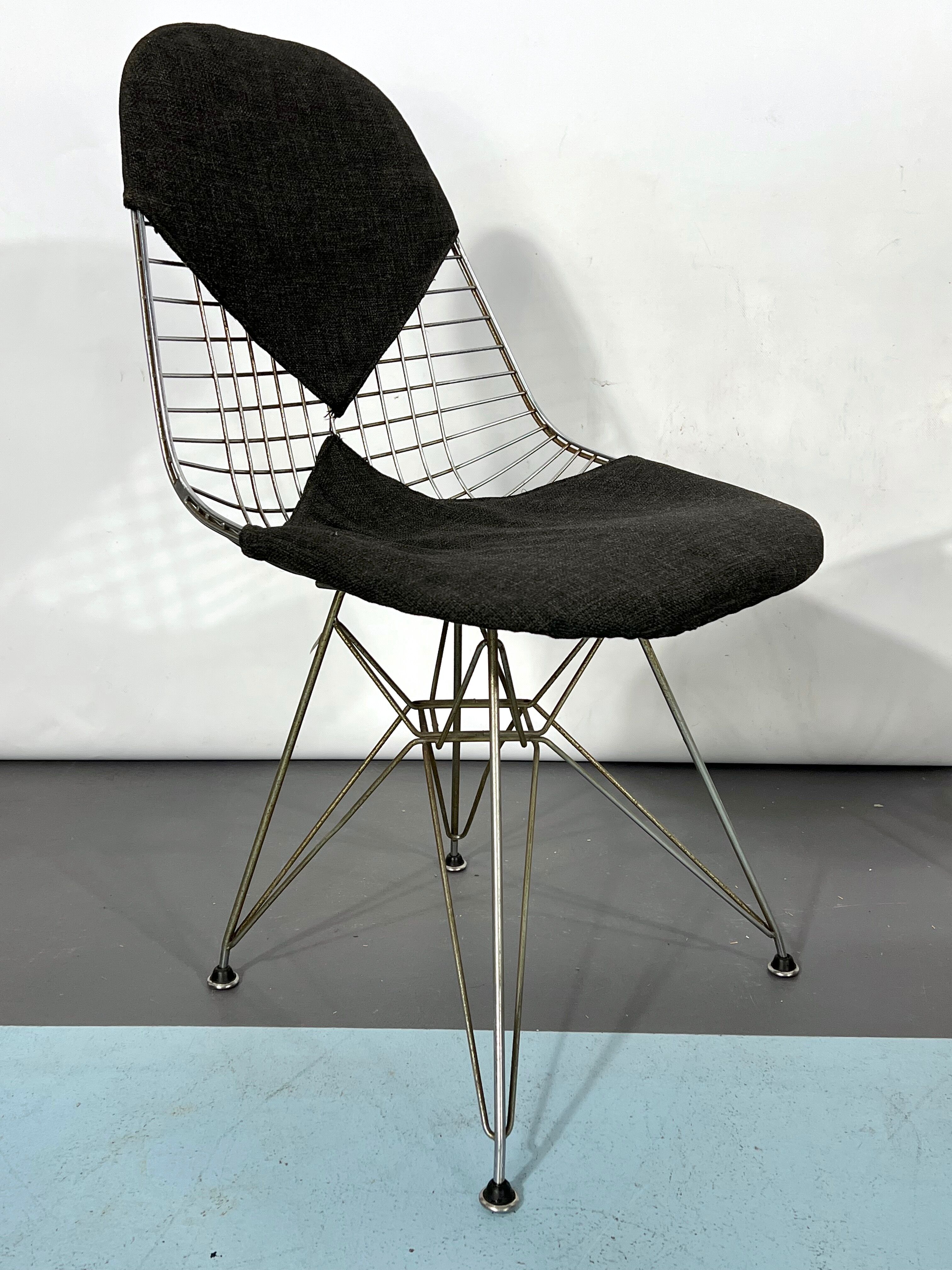 Mid-century Modern Set of four DKR Bikini Chairs by Charles Eames