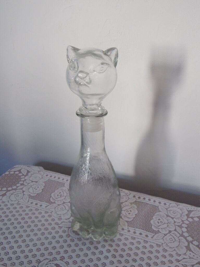 Glass cat shape bottle