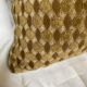 Coussin en velour vintage