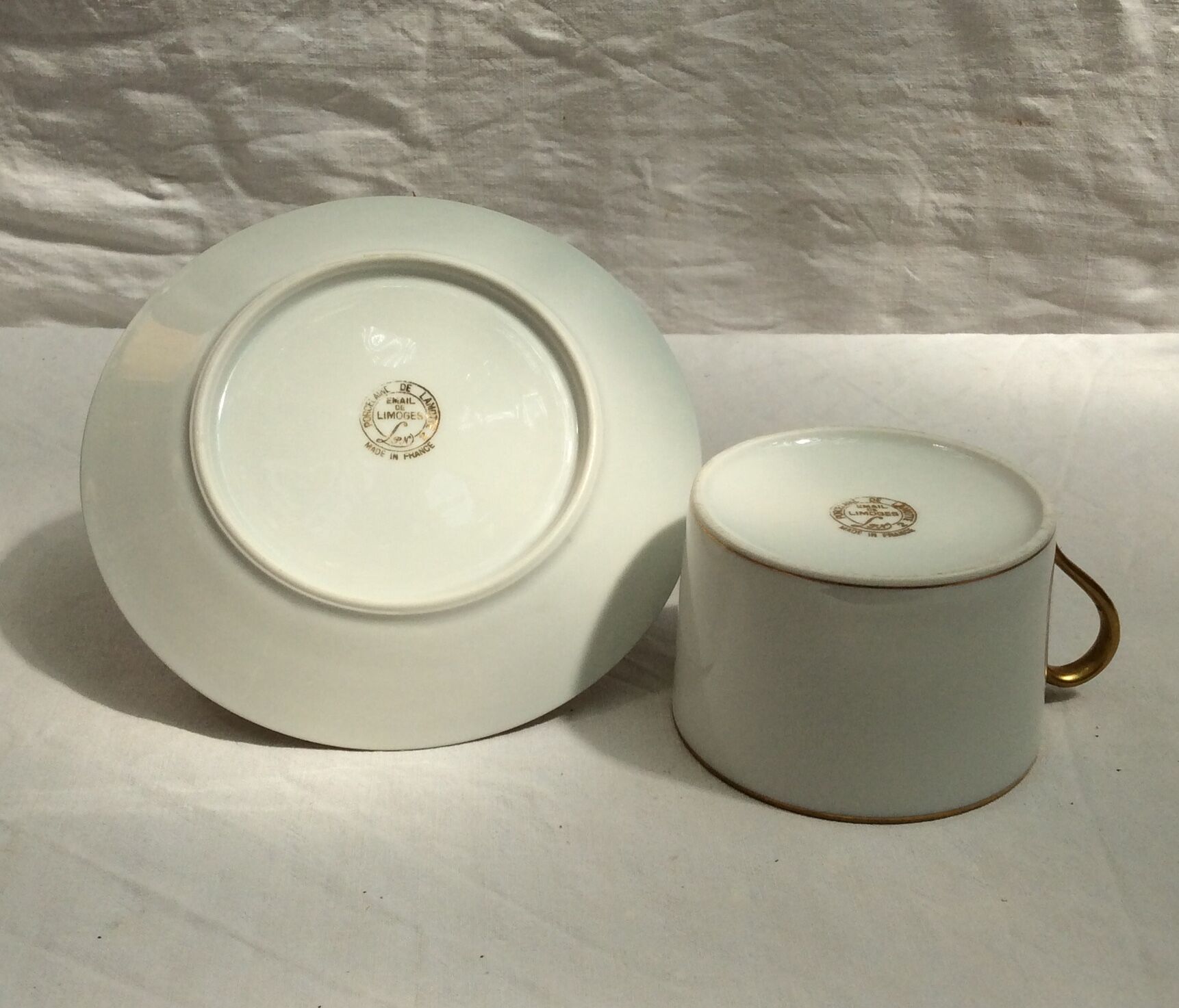 Teacup with its white Limoges saucer and fine-sized porcelain gold:H-6.5 D -17