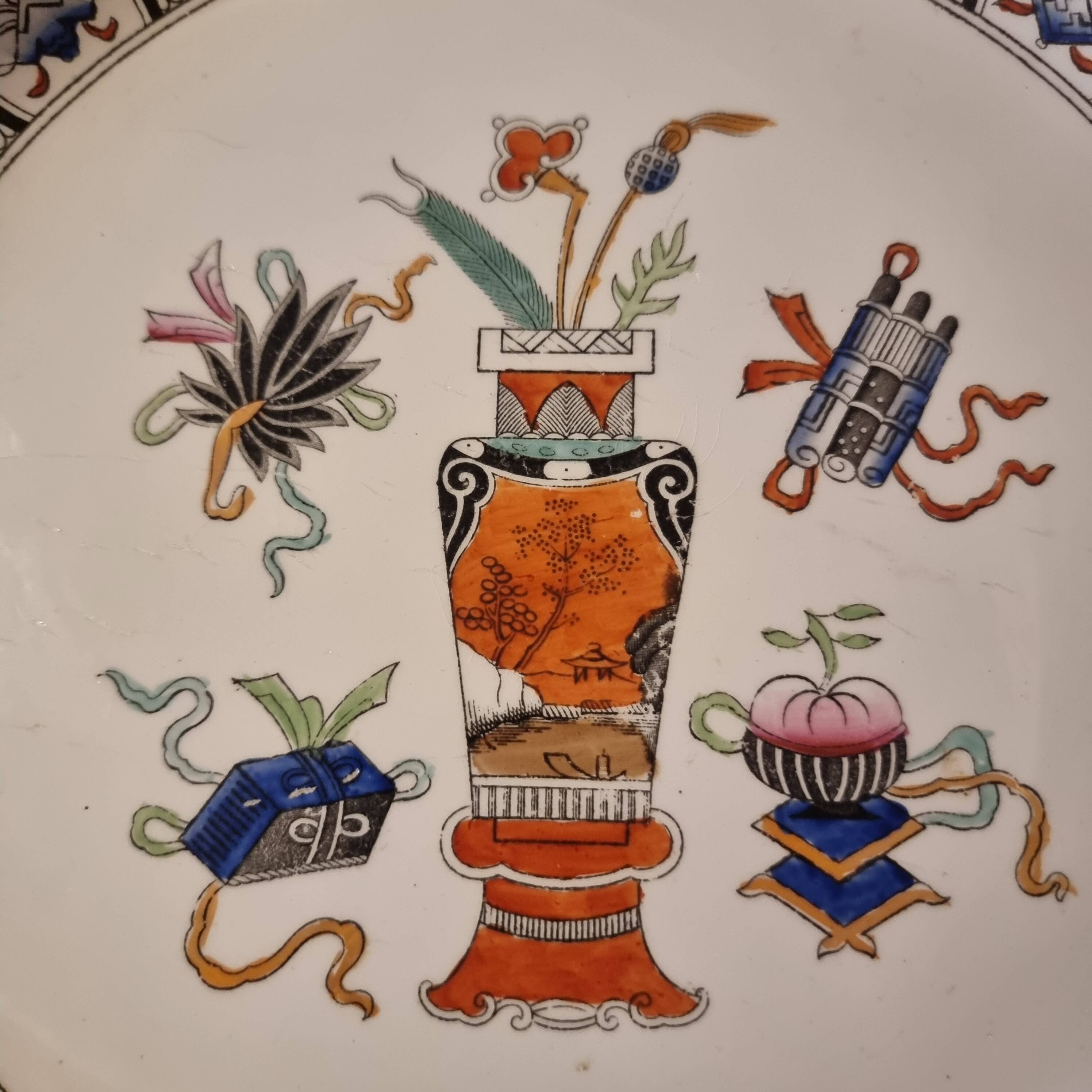 Large antique Maastricht porcelain plate, Japanese style, motif