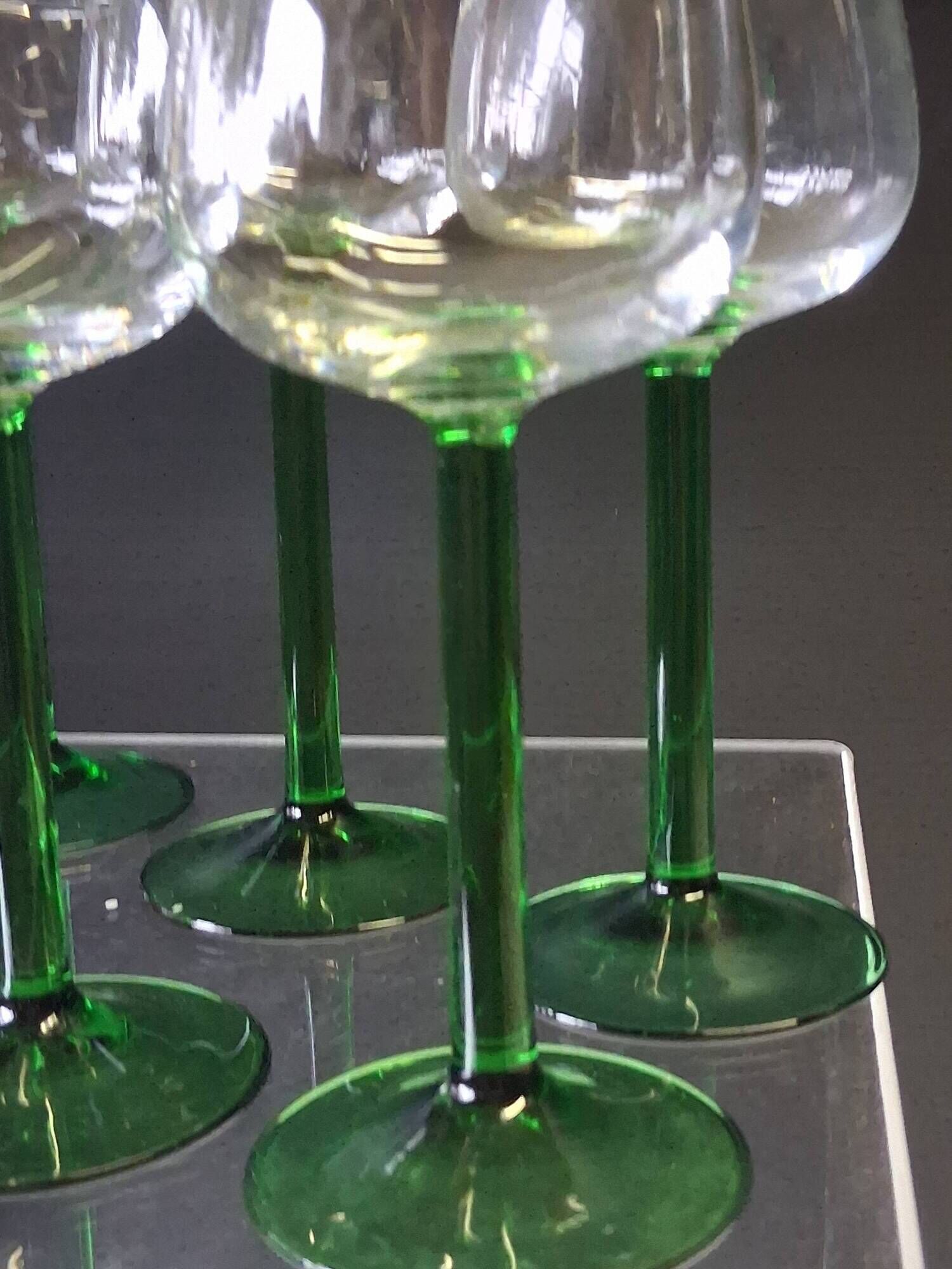 Set of 6 stemmed glasses from Arcoroc in very good condition.
