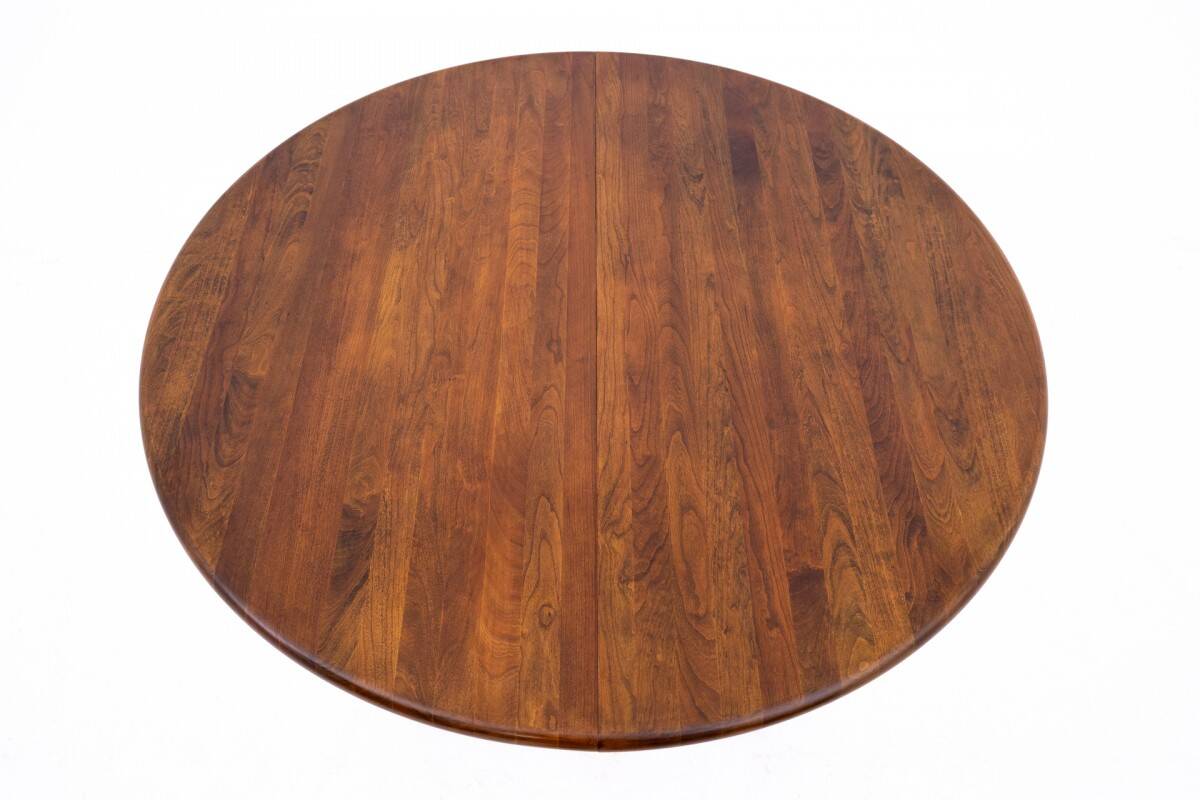 Walnut dining table, mid century modern, Denmark, 1960s.