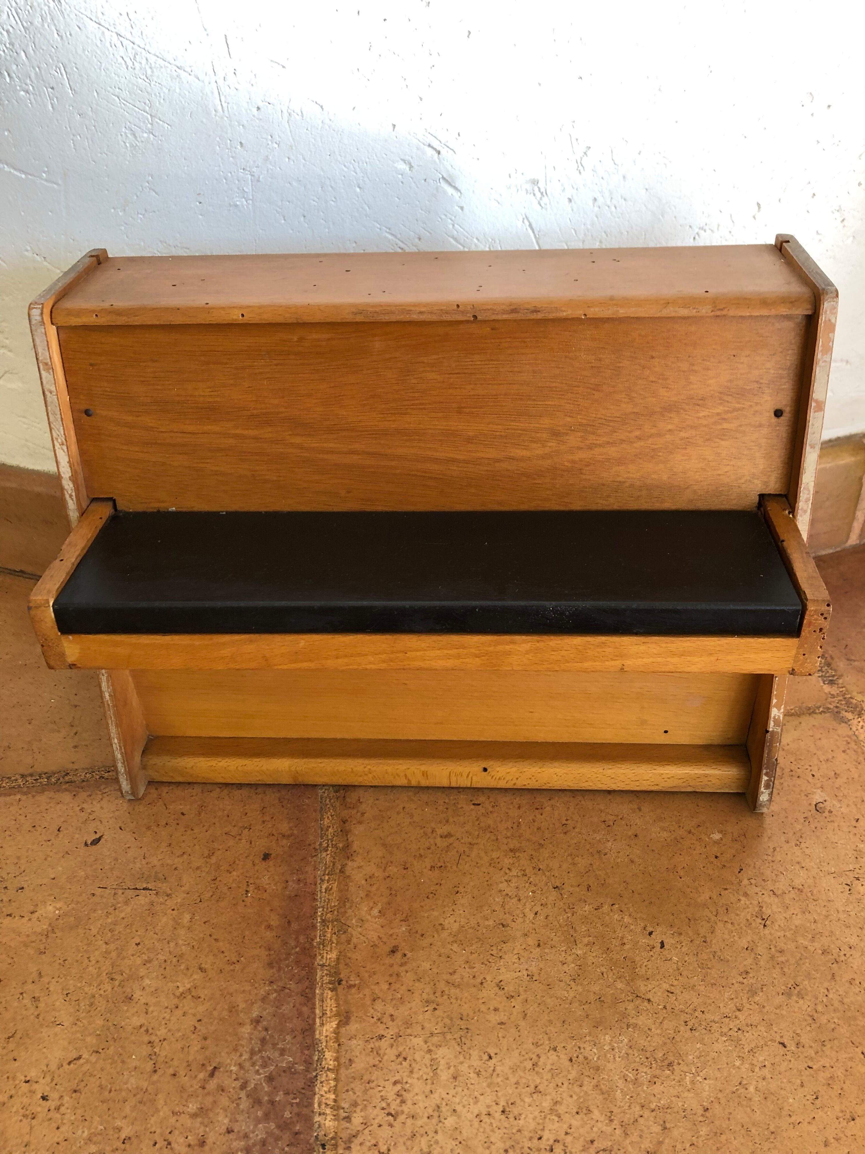 Old piano children's Opera