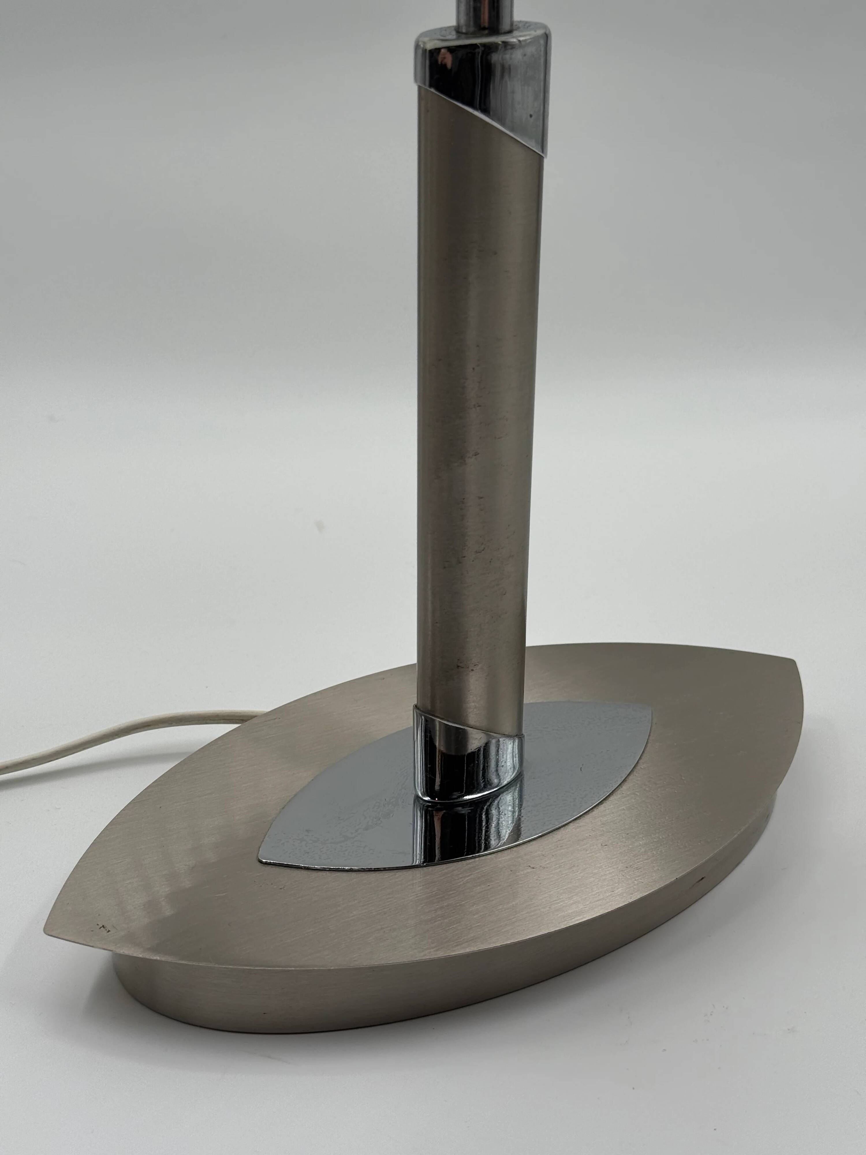 Lampe à dôme en opaline et acier Mid-Century