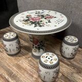 Asie XXeme : table et 4 tabourets en porcelaine peinte a décors de fleurs et calligraphie