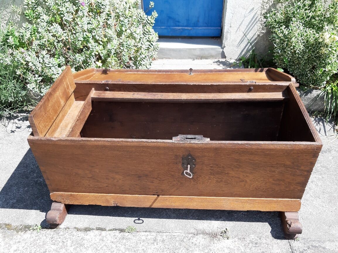 Oak wedding chest, XIXth century