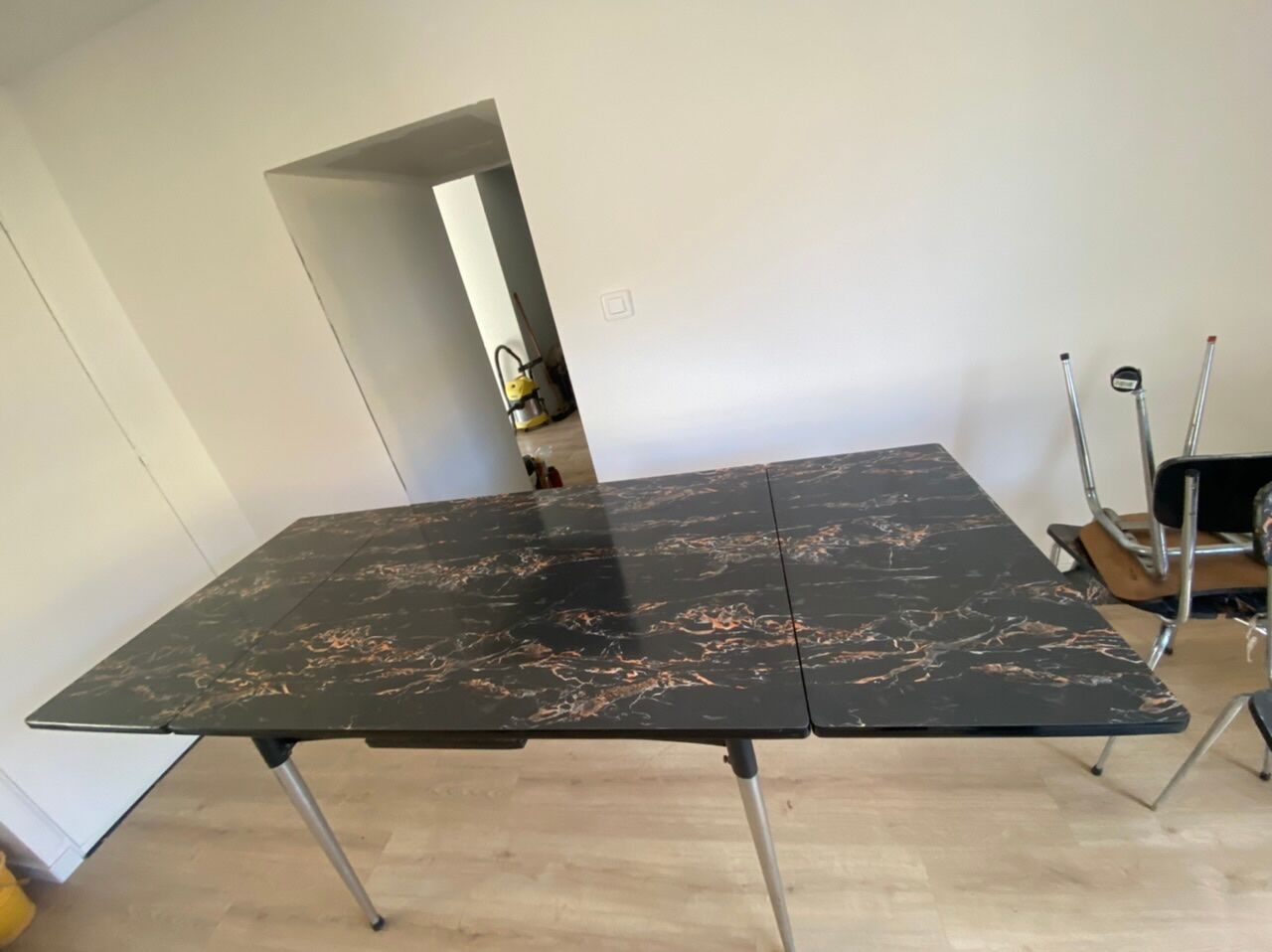 Marbled formica table & 4 chairs