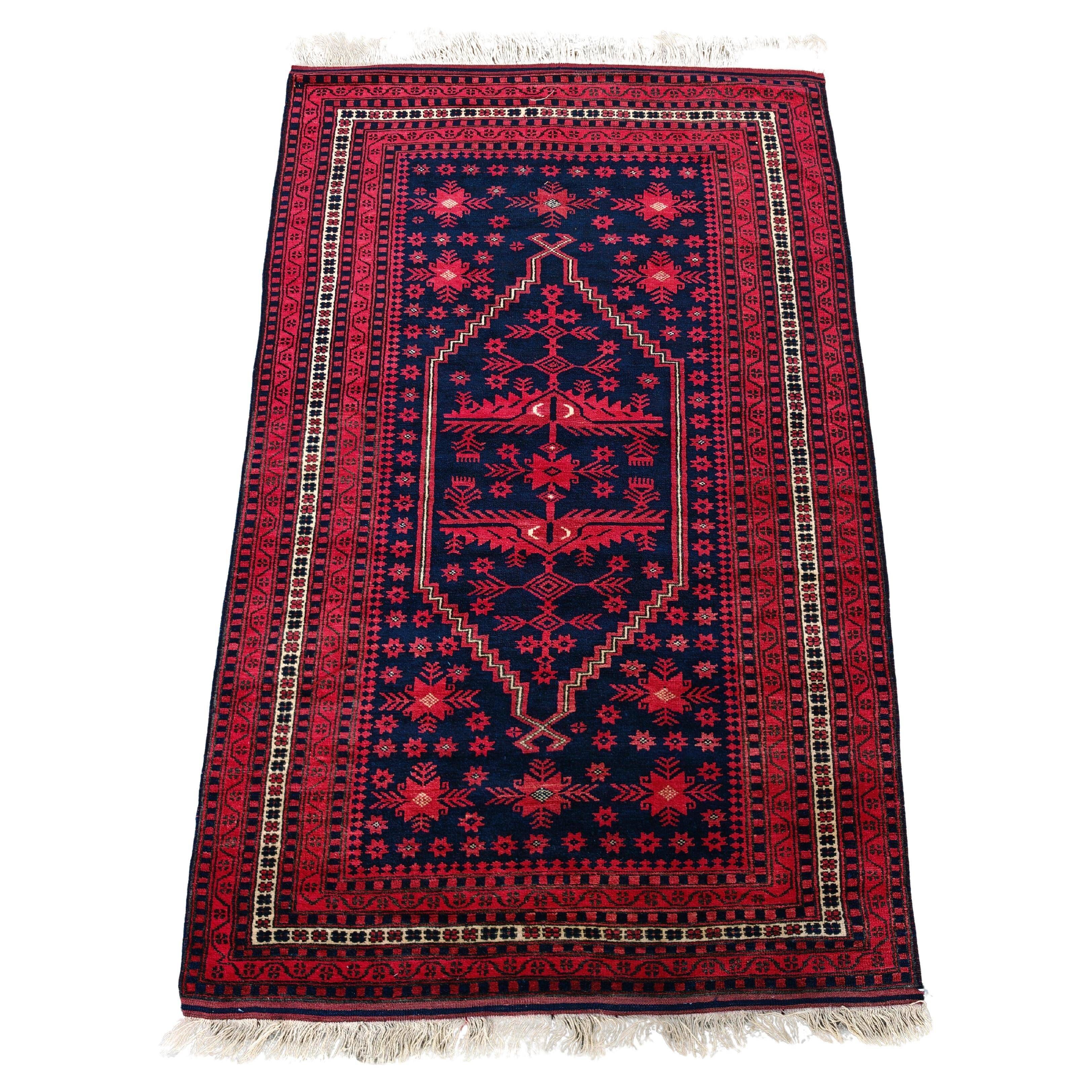 Yagcibedir carpet, vintage, handwoven, naturally dyed wool from the 1940s.