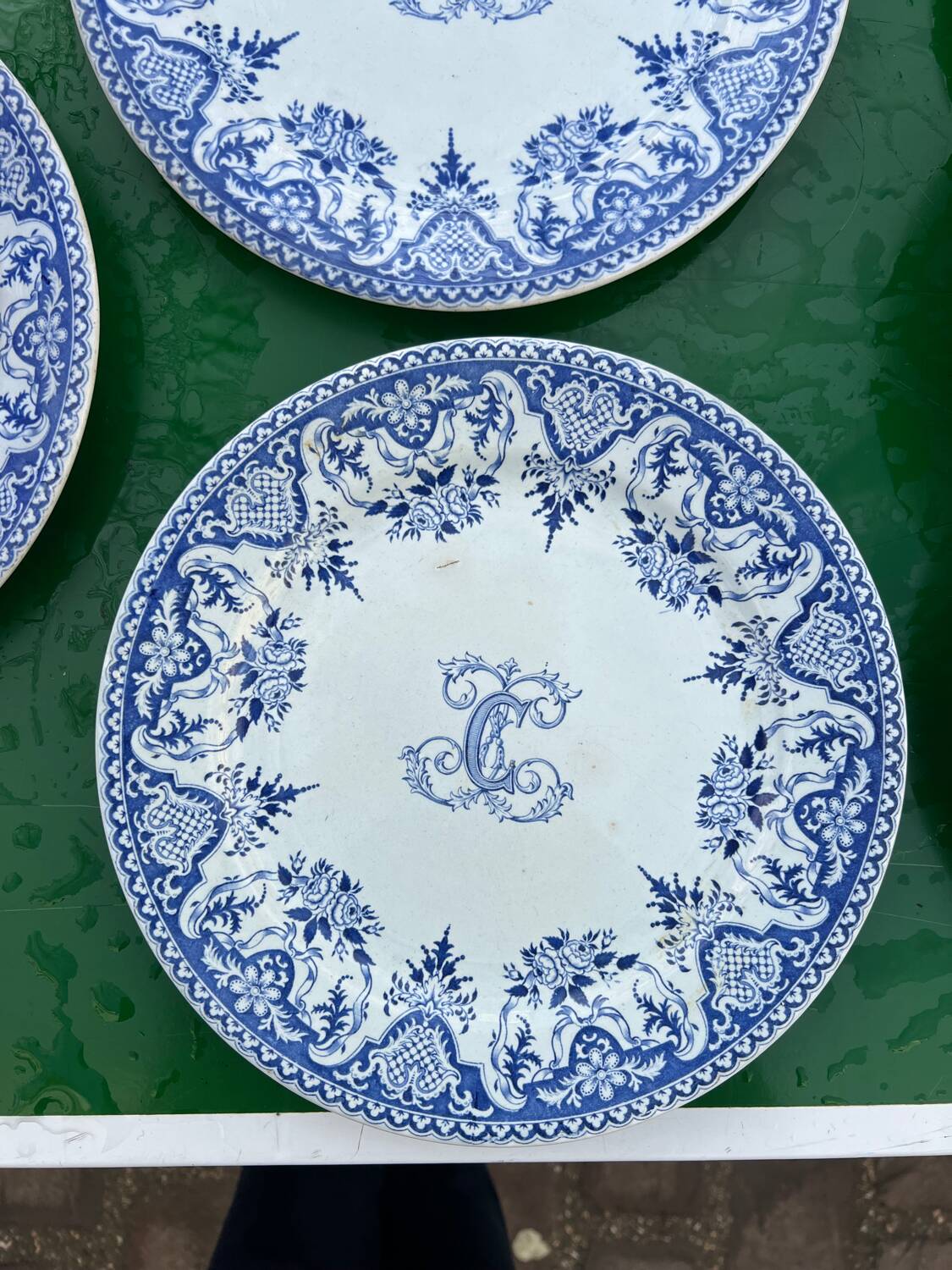 6 assiettes Gien série monogramme « 2nd choix »