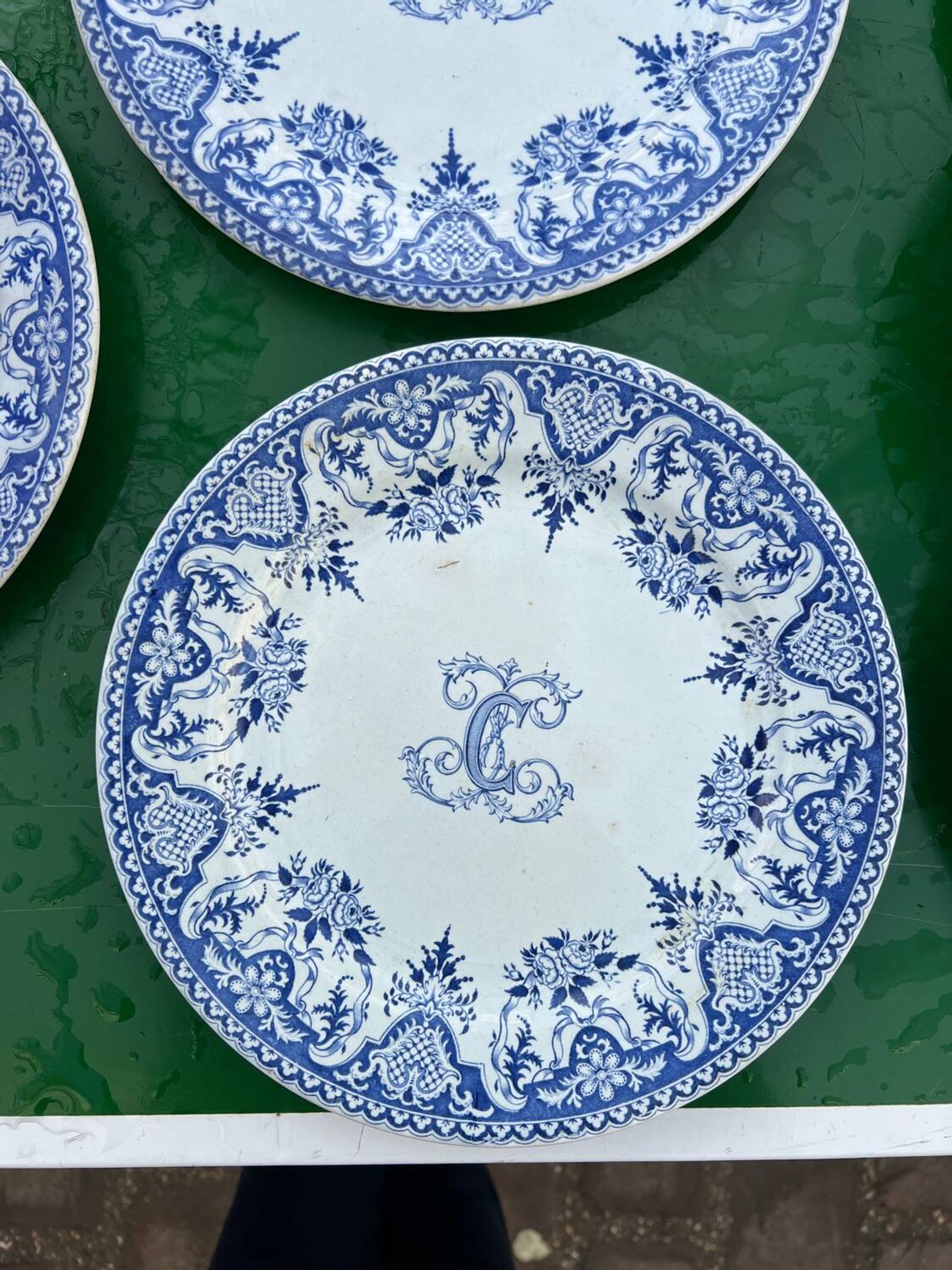 6 assiettes Gien série monogramme « 2nd choix »