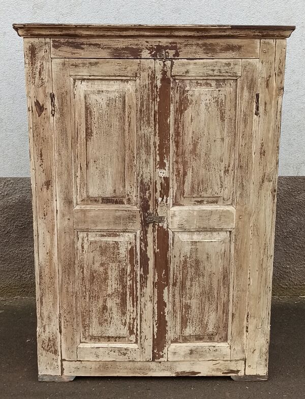 Armoire ancienne en bois façade beige/ jaune pâle