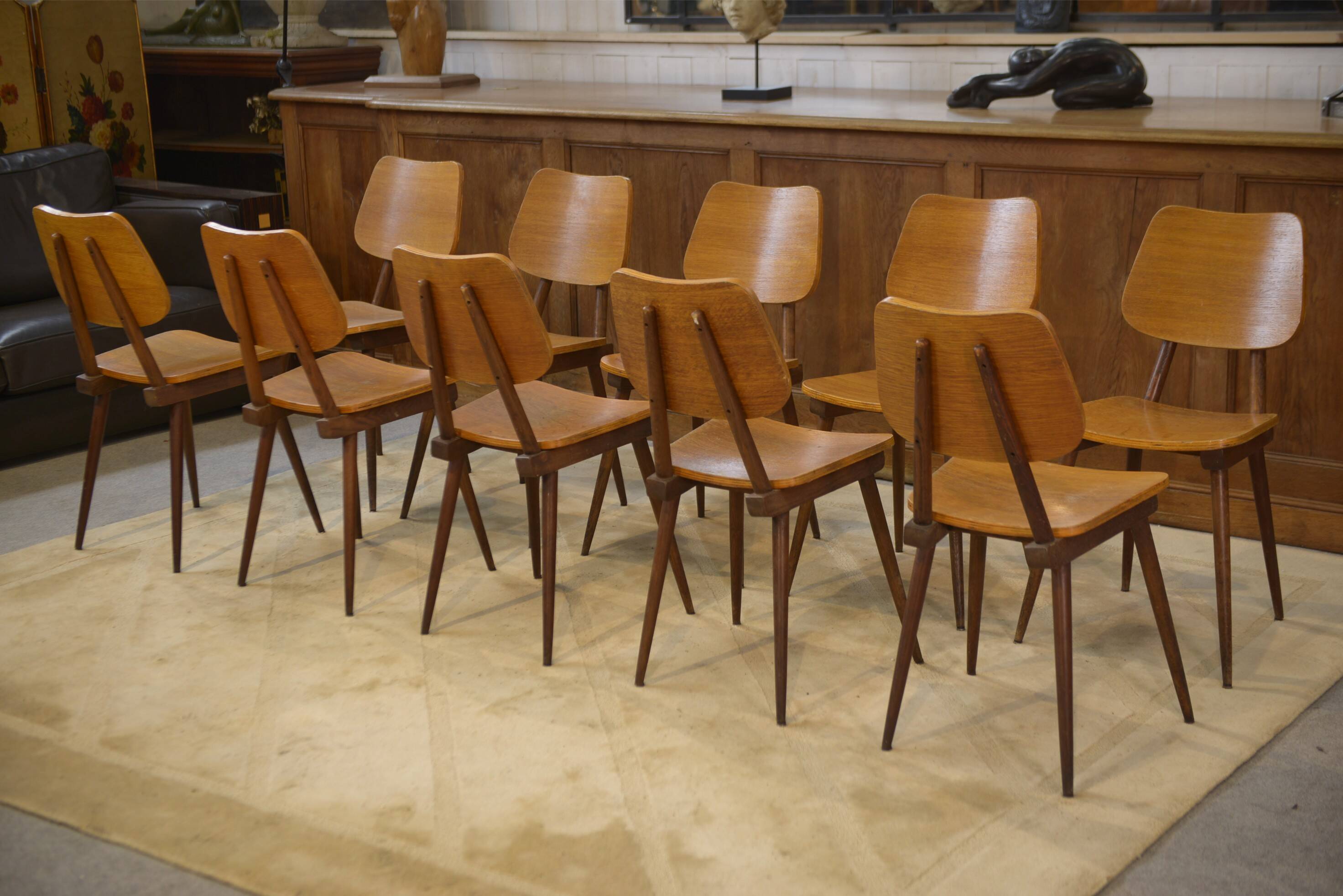 Set of 10 oak chairs from the 1960s.