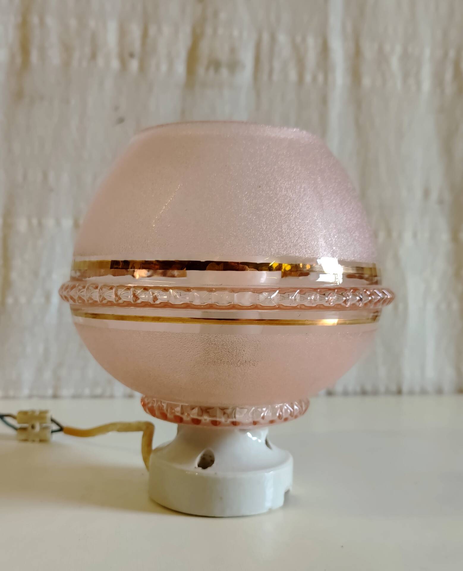 Art Deco ceiling light in porcelain and pink glass - mid 20th century