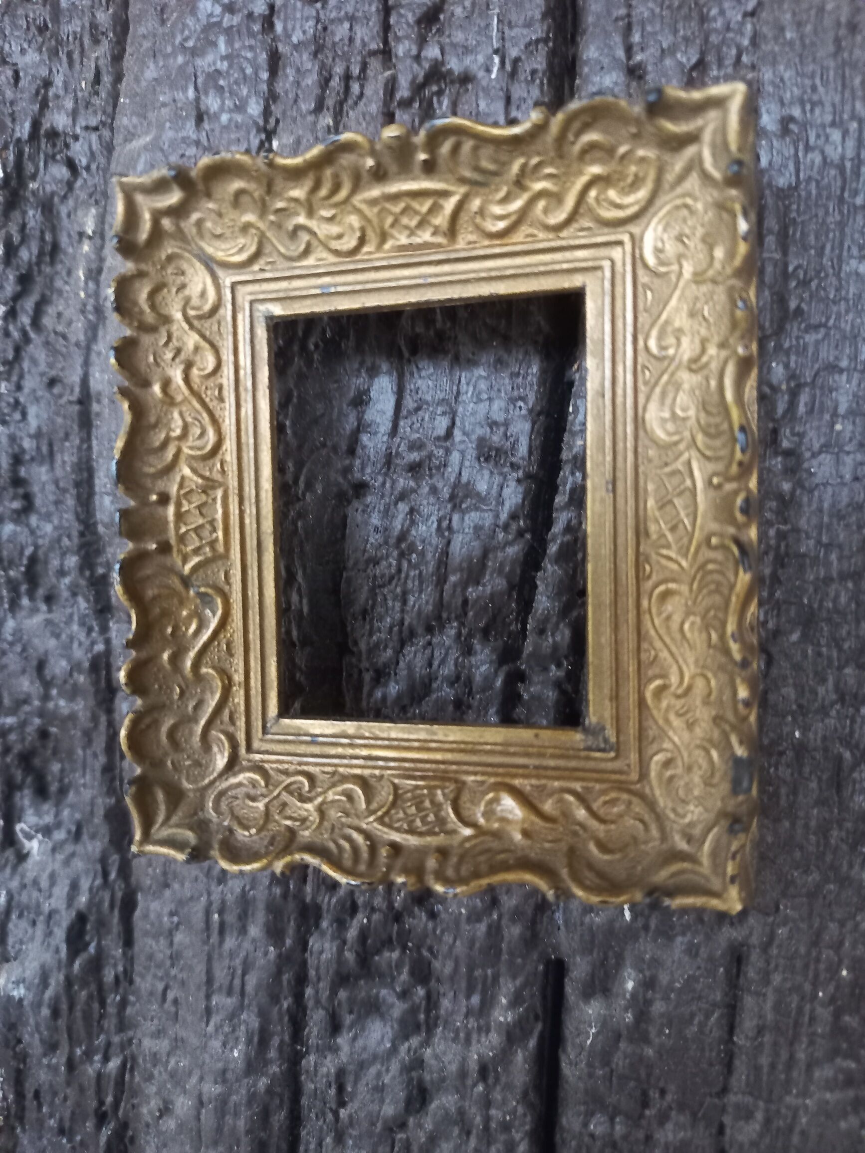 Golden frame 6x7cm