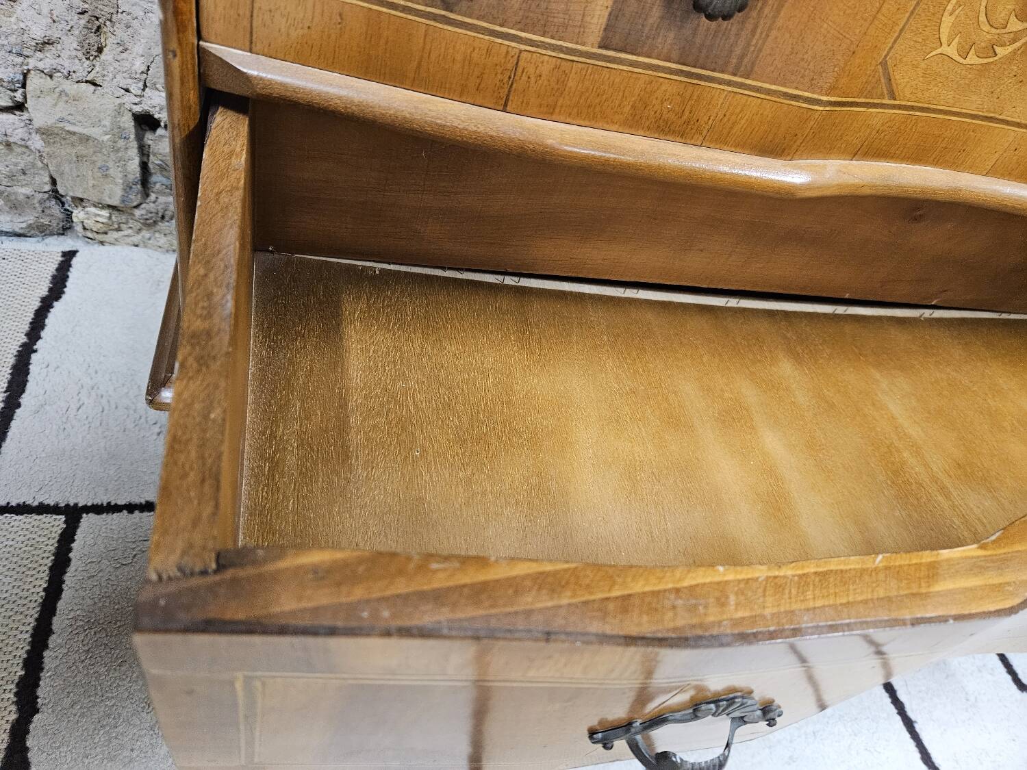 Scrétaire commode galbé marqueté