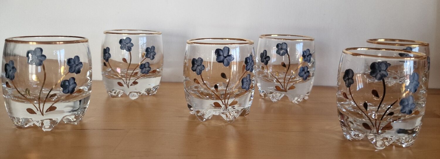 Set of 6 small hand-painted gilded glasses