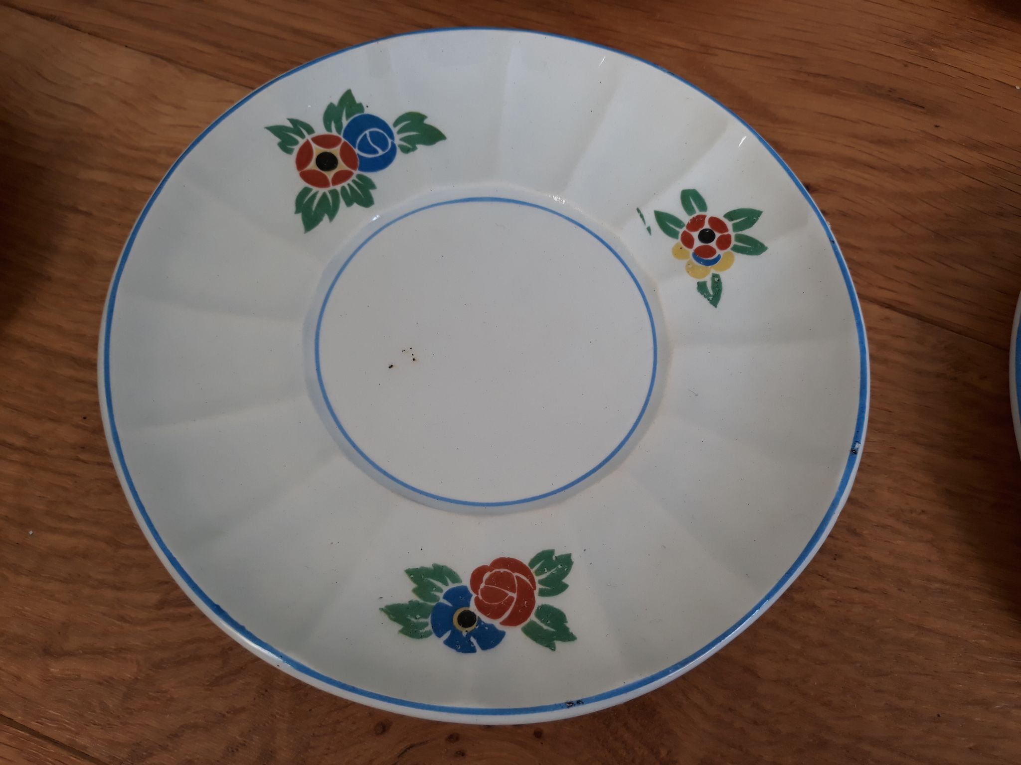 Set of six sub-cups or dessert plates