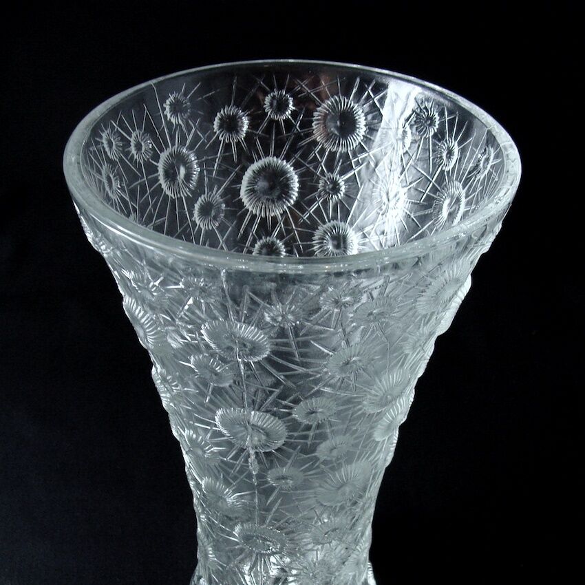 Vase 1960 with stylized flowers.