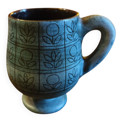 Grande Tasse à Motifs Sur Glacis Bleu Mat, Par Jean De Lespinasse, 1950s / 1970s