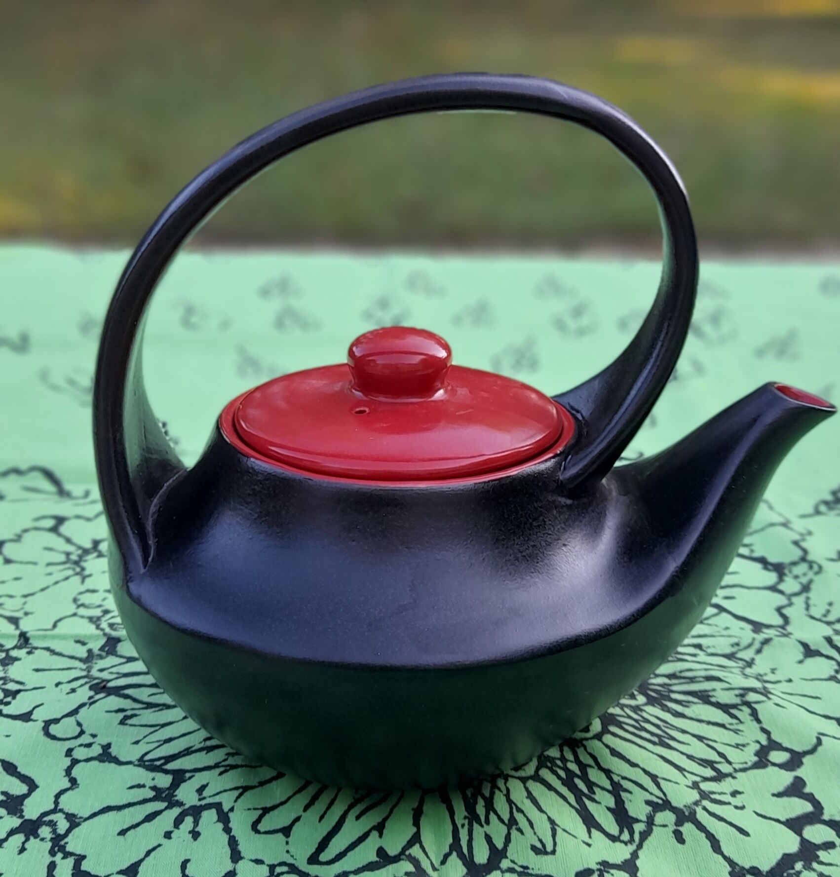 Ceramic teapot 2 shades black & red, original design
