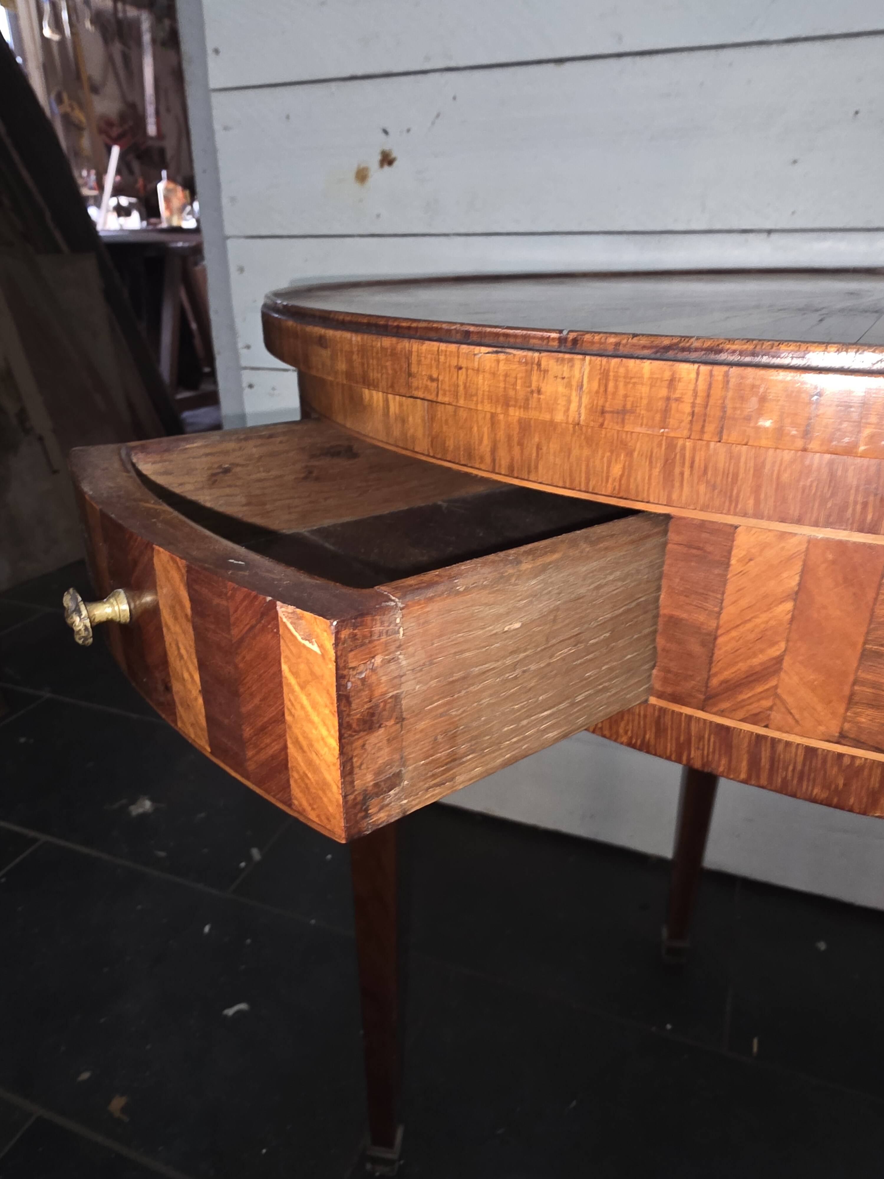 Bouillotte table in marquetry, signed Pagny Fils, Paris, early 20th century