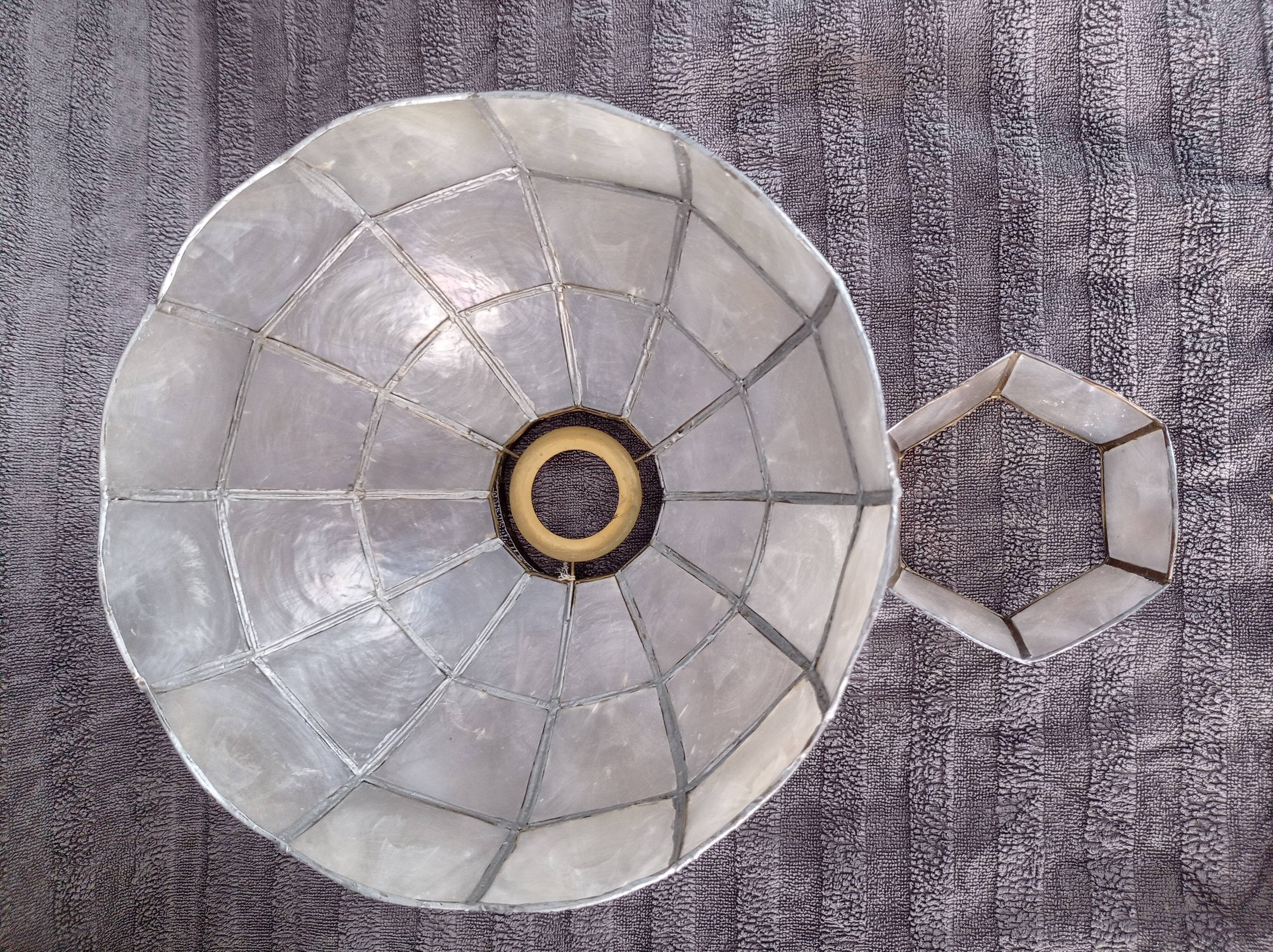 Mother-of-pearl suspension