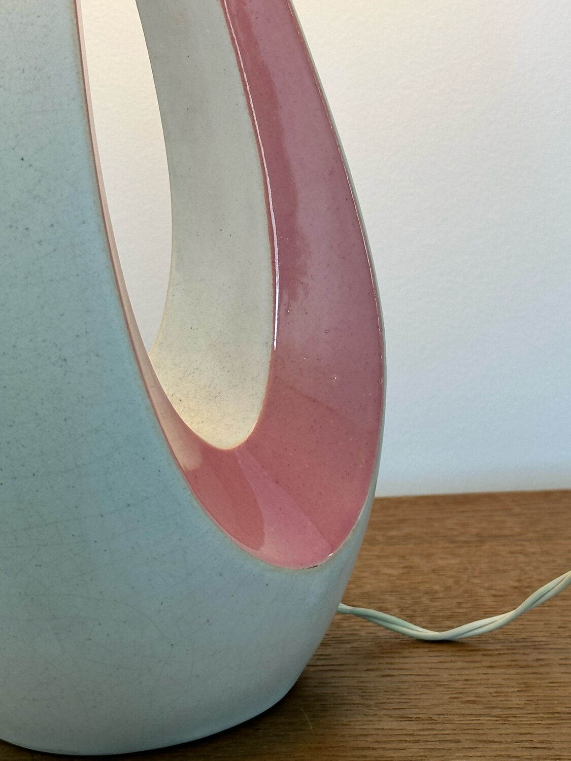 Organic design lamp in white and pink ceramic circa 1950
